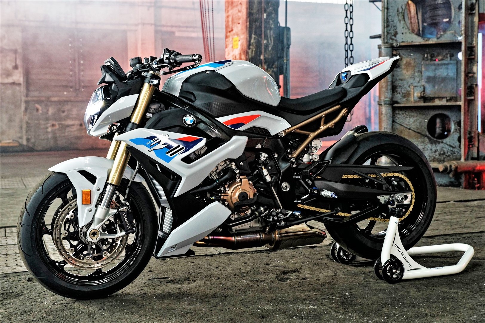BMW S 1000 R 2021 lo gia ban khoang 700 trieu dong tai Viet Nam hinh anh
