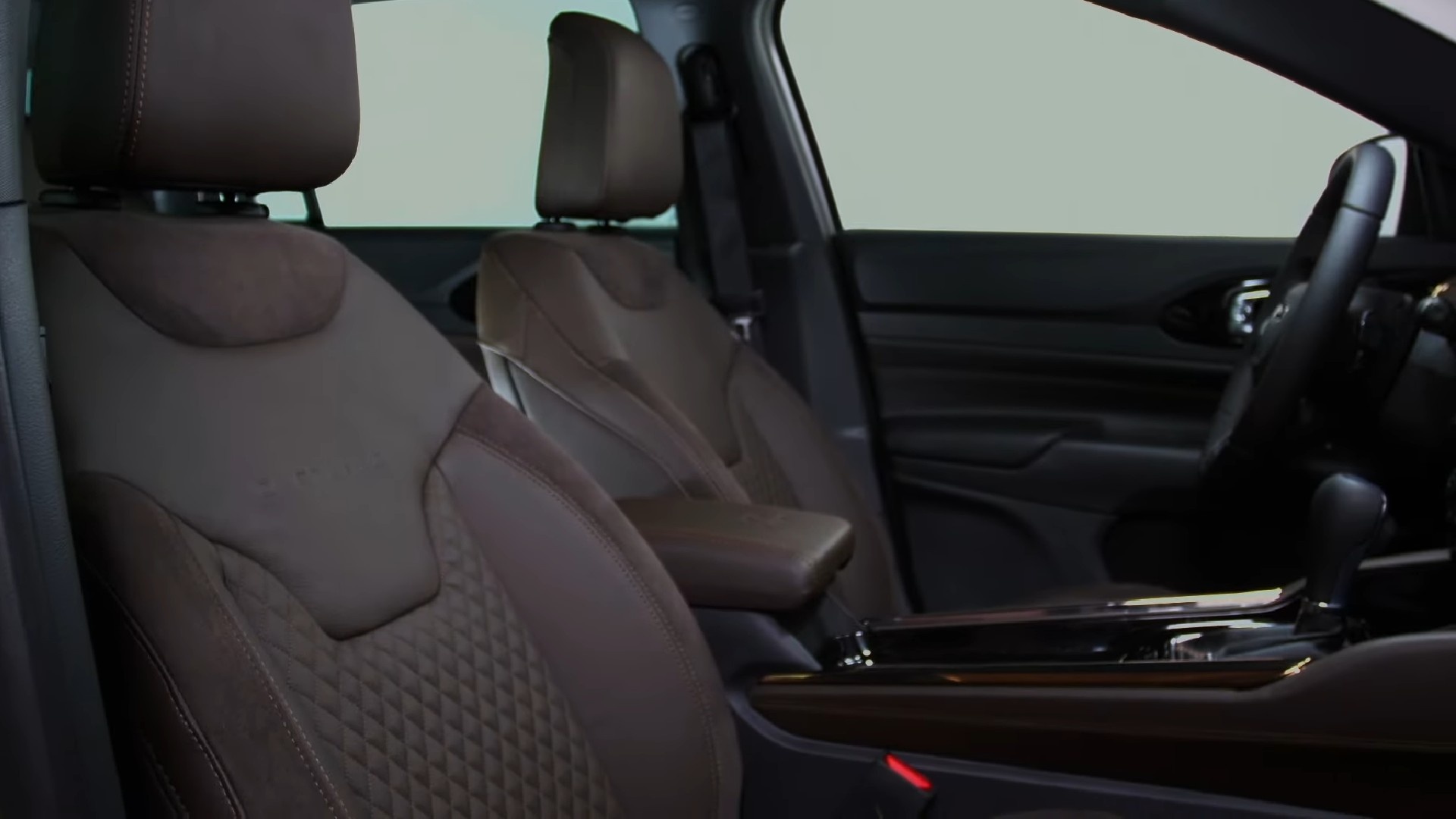 Jeep gioi thieu SUV 7 cho dau tien tai khu vuc Nam My anh 8