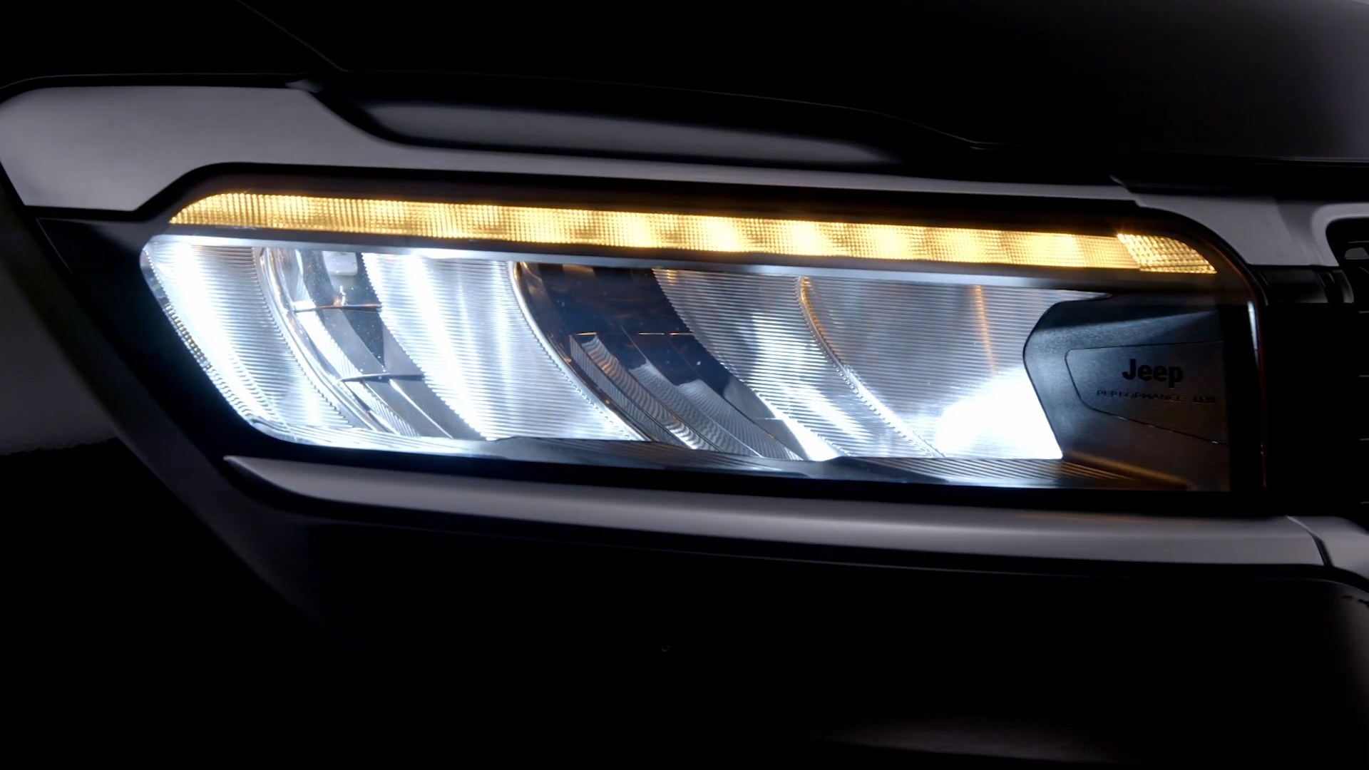 Jeep gioi thieu SUV 7 cho dau tien tai khu vuc Nam My anh 4