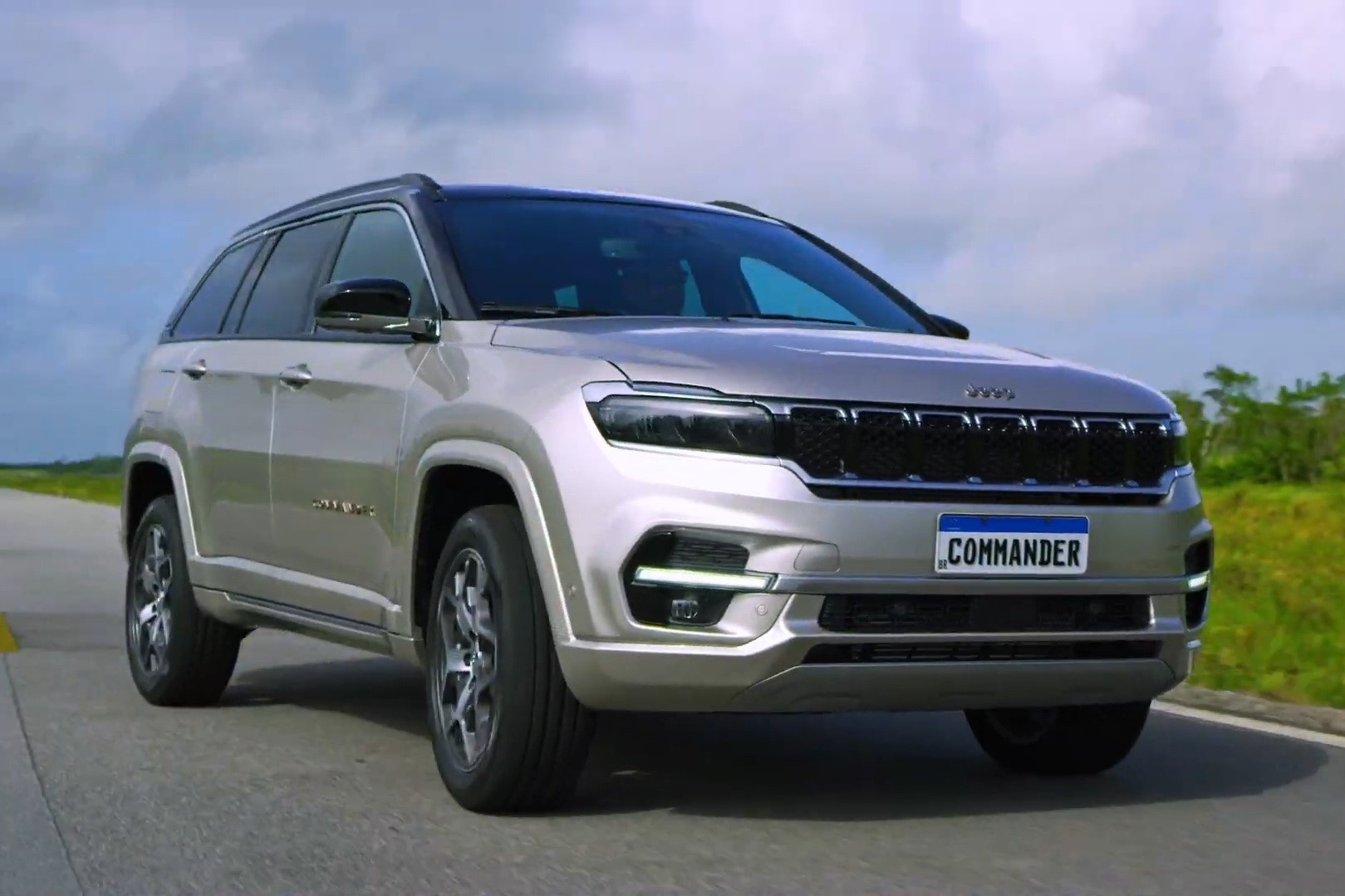 Jeep gioi thieu mau SUV 7 cho dau tien tai khu vuc Nam My hinh anh