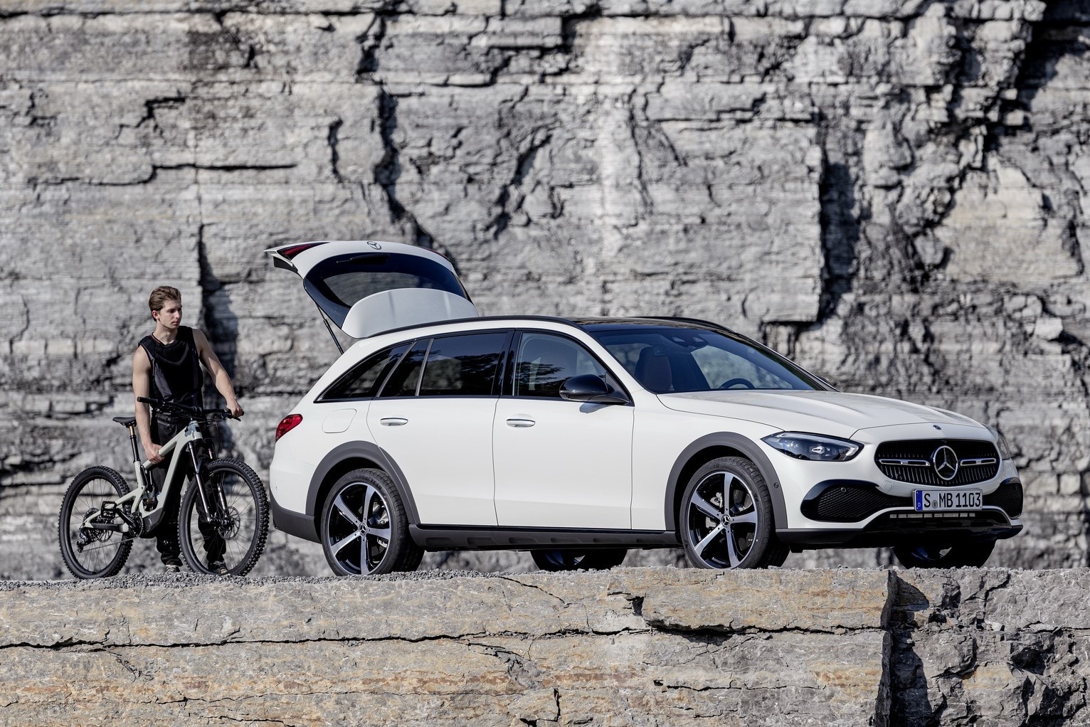 Can canh C-Class All-Terrain anh 6