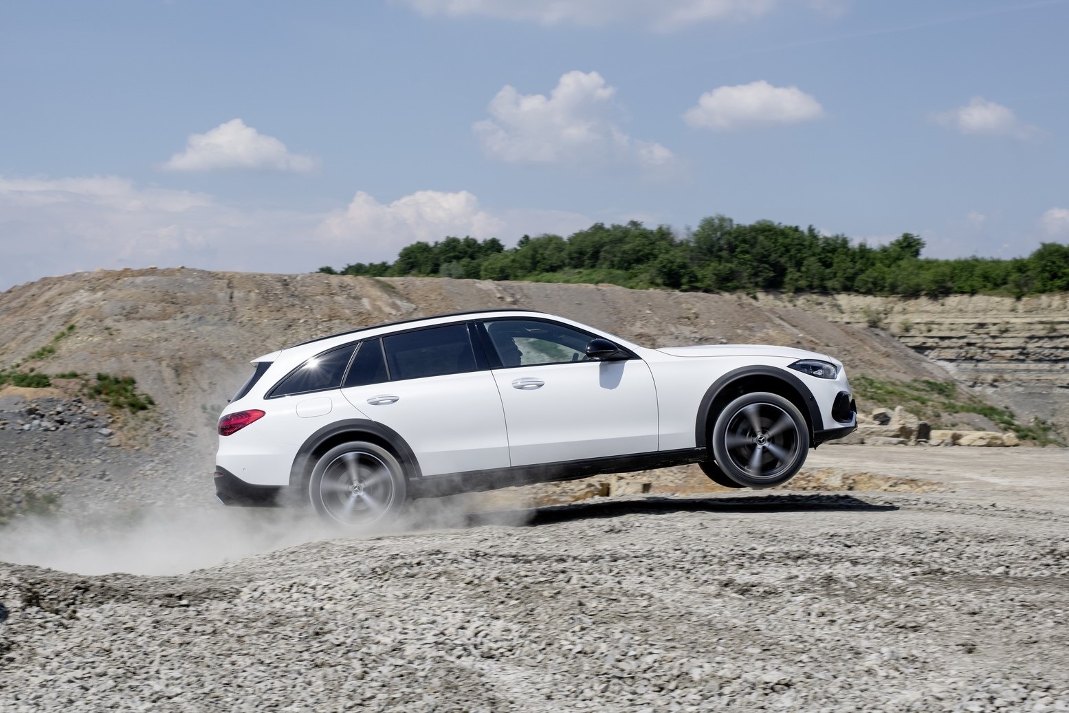 Can canh C-Class All-Terrain anh 5