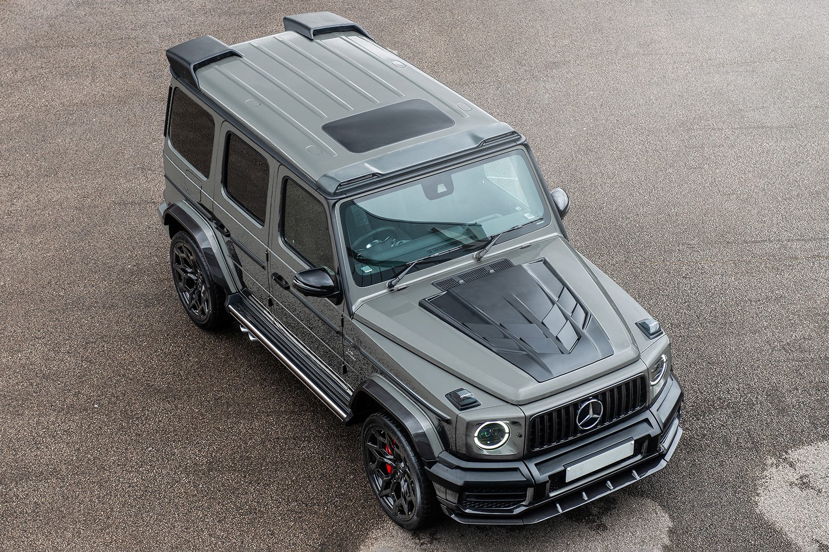 Mercedes-Benz G-Class voi goi do carbon co gia hon 300.000 USD hinh anh