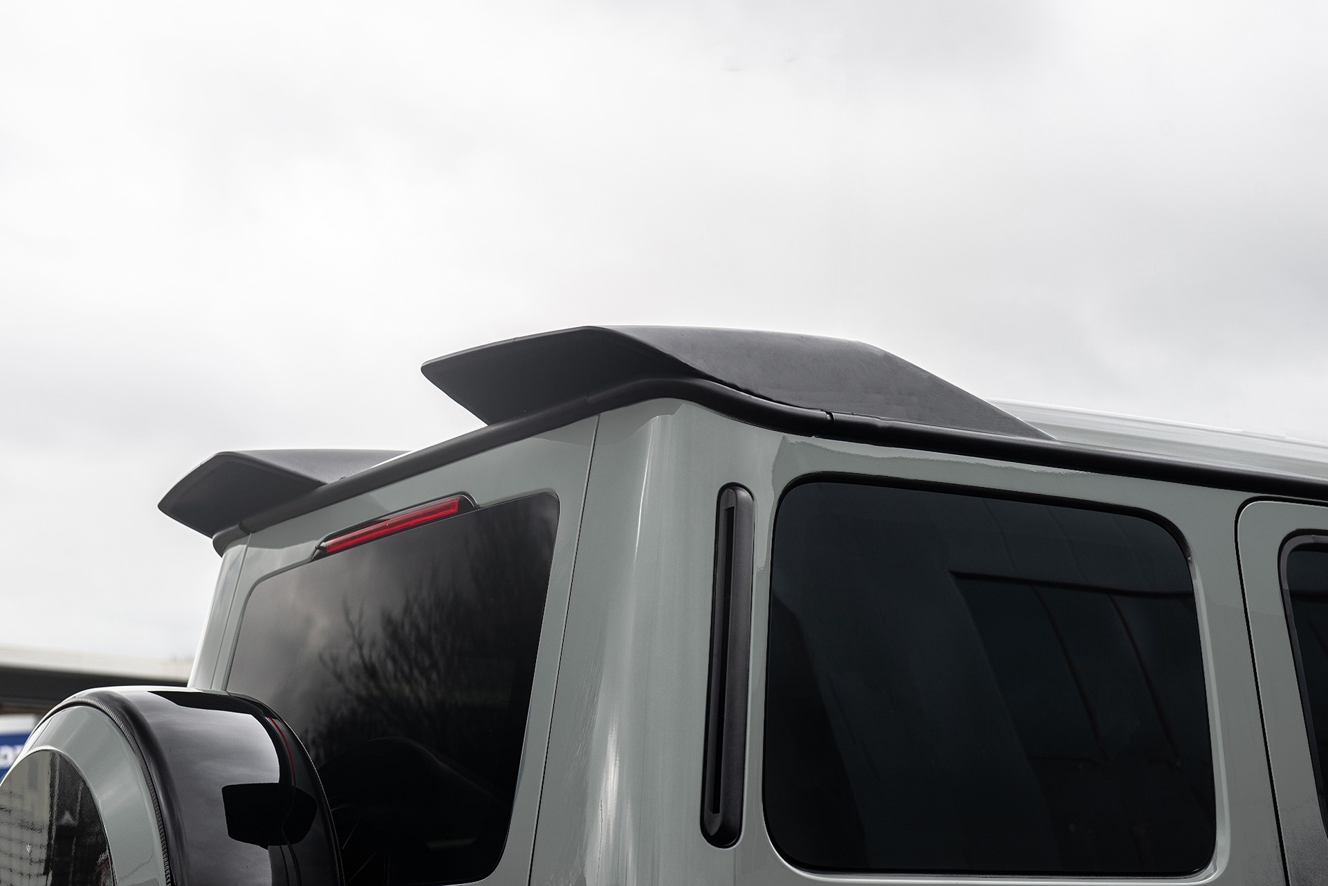 Mercedes-Benz G-Class voi goi do carbon anh 5