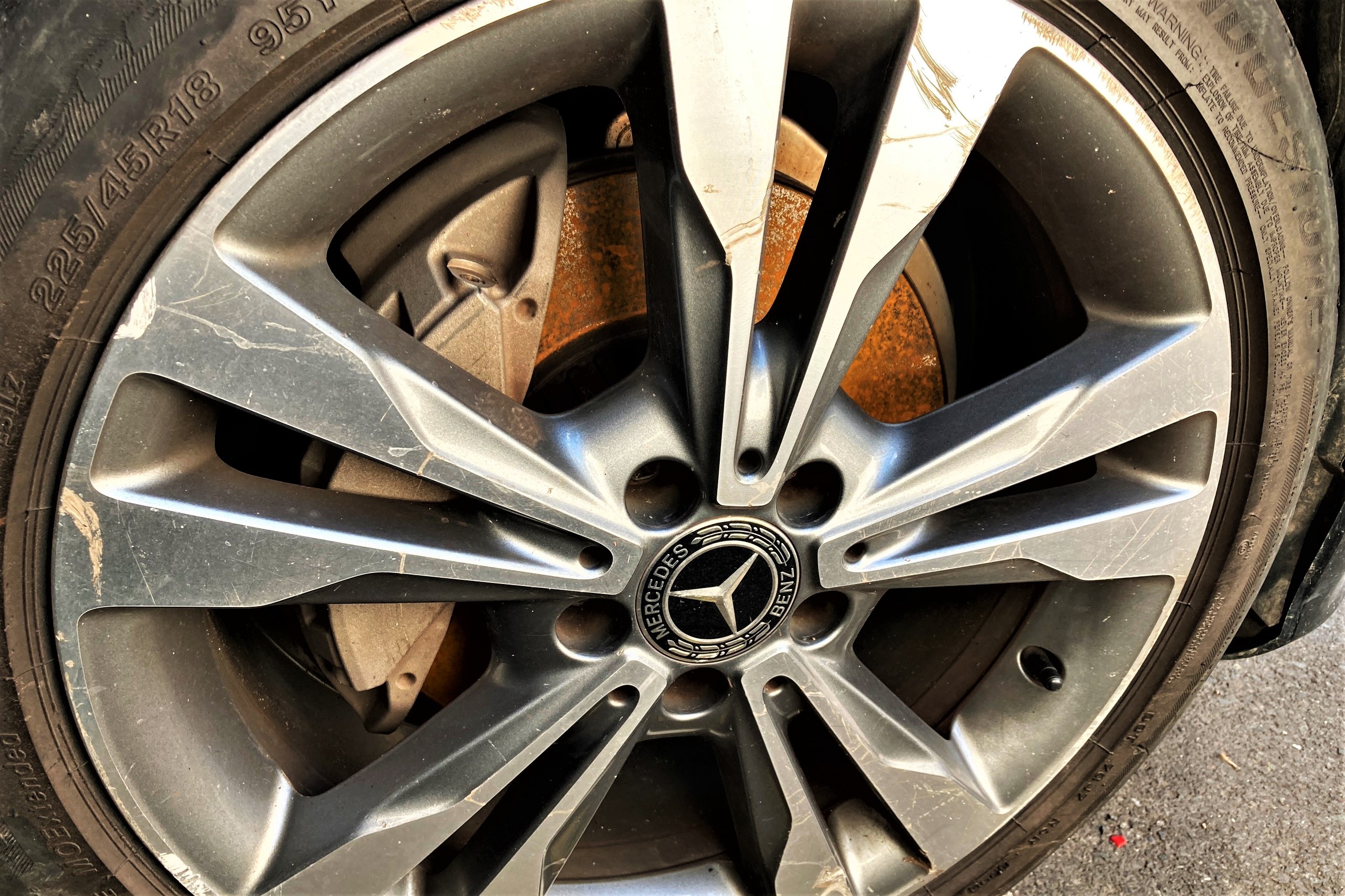 Dia phanh bi gi set xu ly nhu the nao? hinh anh