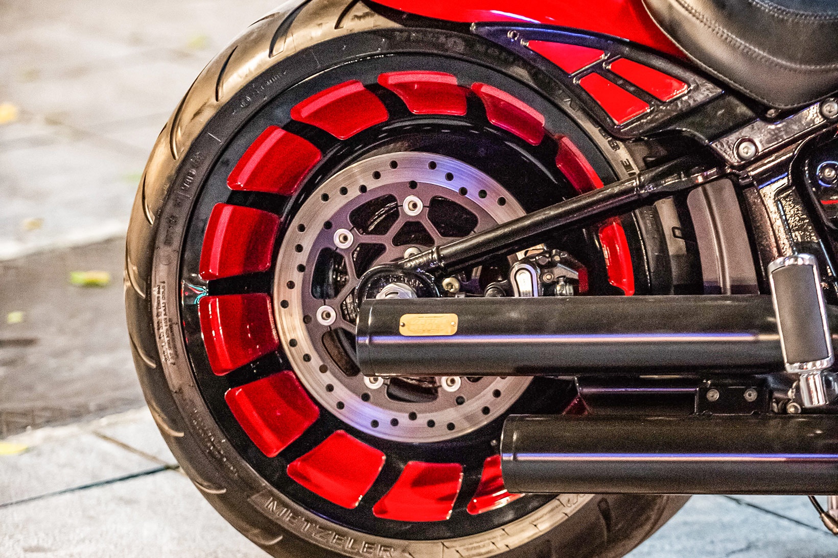 Harley-Davidson Fat Boy với bản độ tay lái cao lạ mắt tại Hà Nội ảnh 7 Harley-Davidson Fat Boy voi ban do tay lai cao la mat tai Ha Noi anh 7
