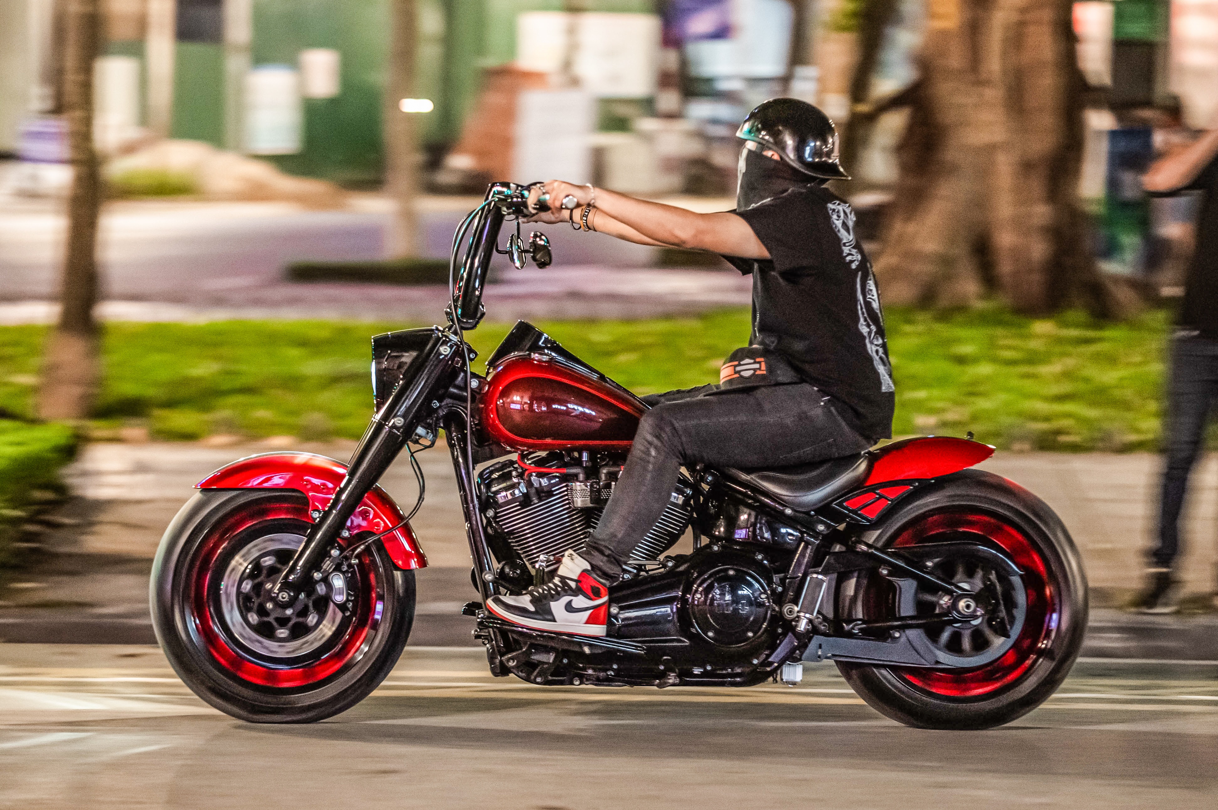 Harley-Davidson Fat Boy với bản độ tay lái cao lạ mắt tại Hà Nội ảnh 8 Harley-Davidson Fat Boy voi ban do tay lai cao la mat tai Ha Noi anh 8