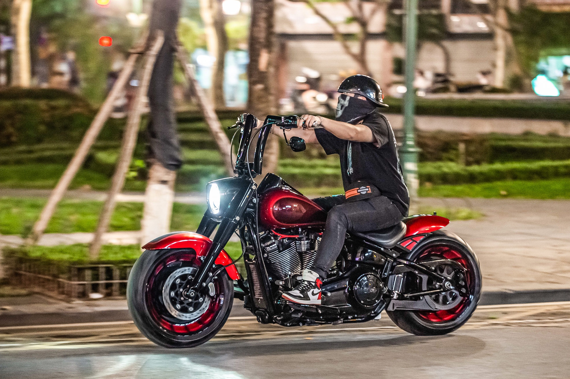 Harley-Davidson Fat Boy với bản độ tay lái cao lạ mắt tại Hà Nội ảnh 9 Harley-Davidson Fat Boy voi ban do tay lai cao la mat tai Ha Noi anh 9