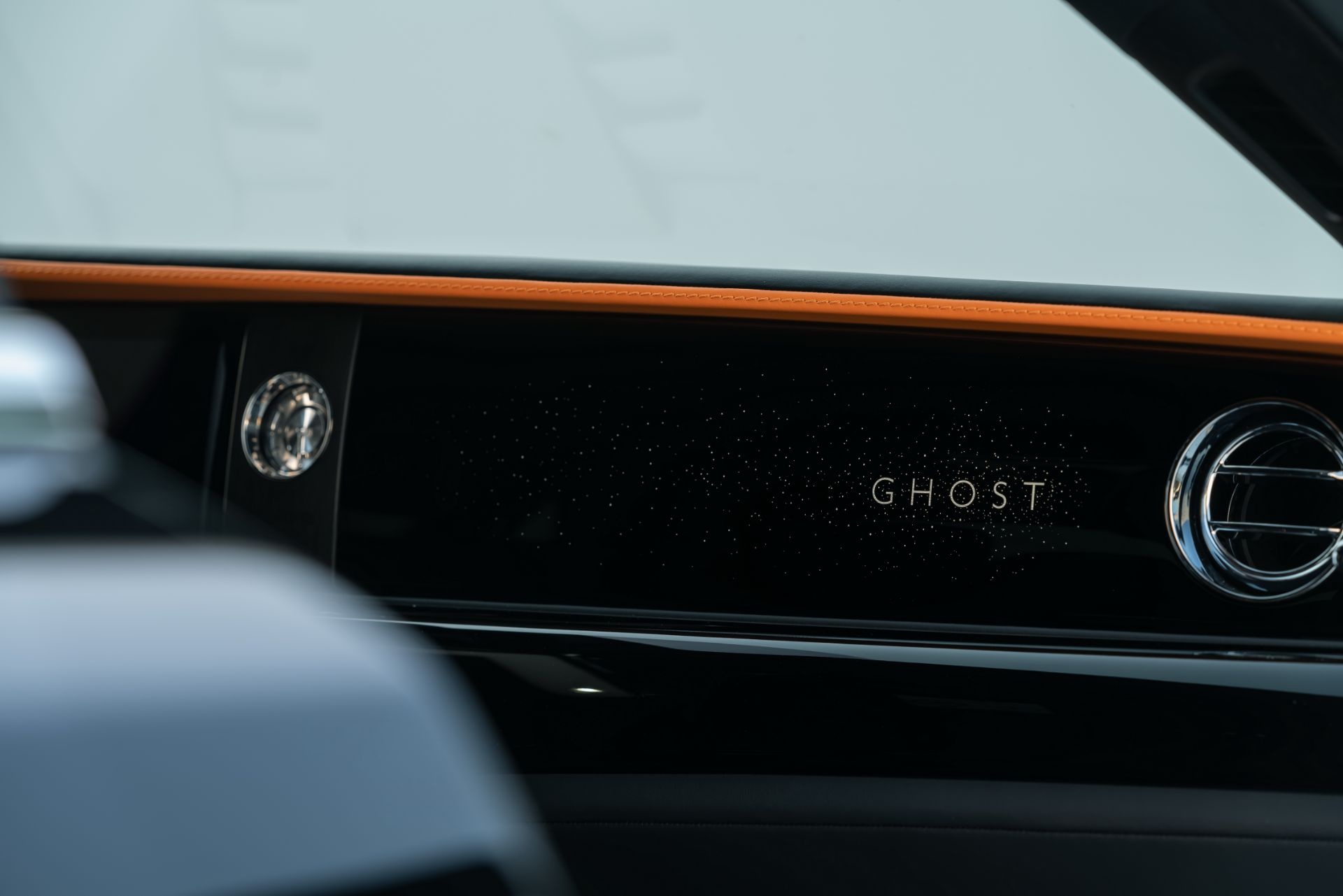 Rolls-Royce Ghost với gói độ mạnh hơn 670 mã lực ảnh 8 Rolls-Royce Ghost voi goi do manh hon 670 ma luc anh 8