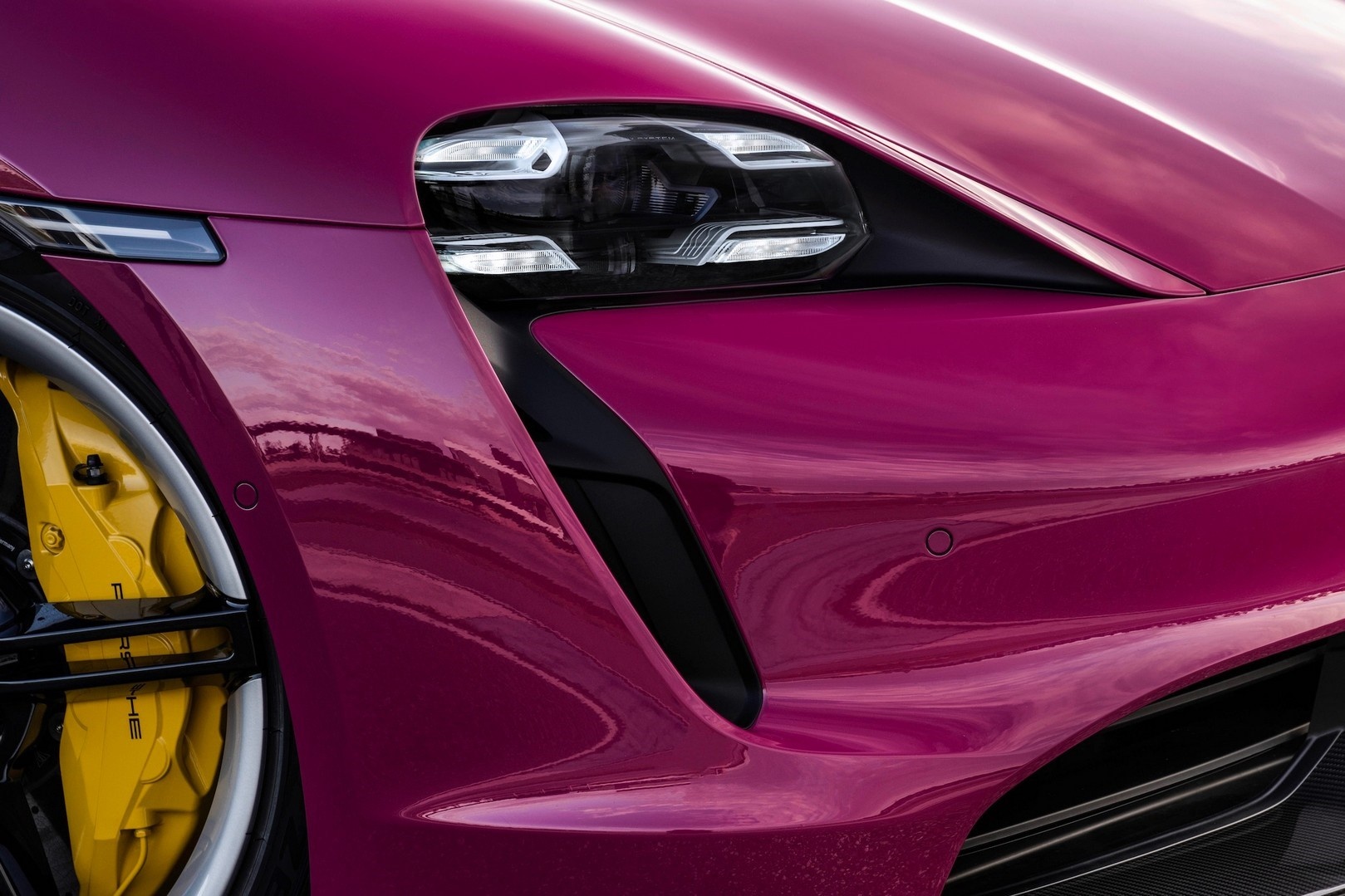 Taycan 2022 thêm tính năng đỗ xe bằng smartphone ảnh 2 Taycan 2022 them tinh nang do xe bang smartphone anh 2