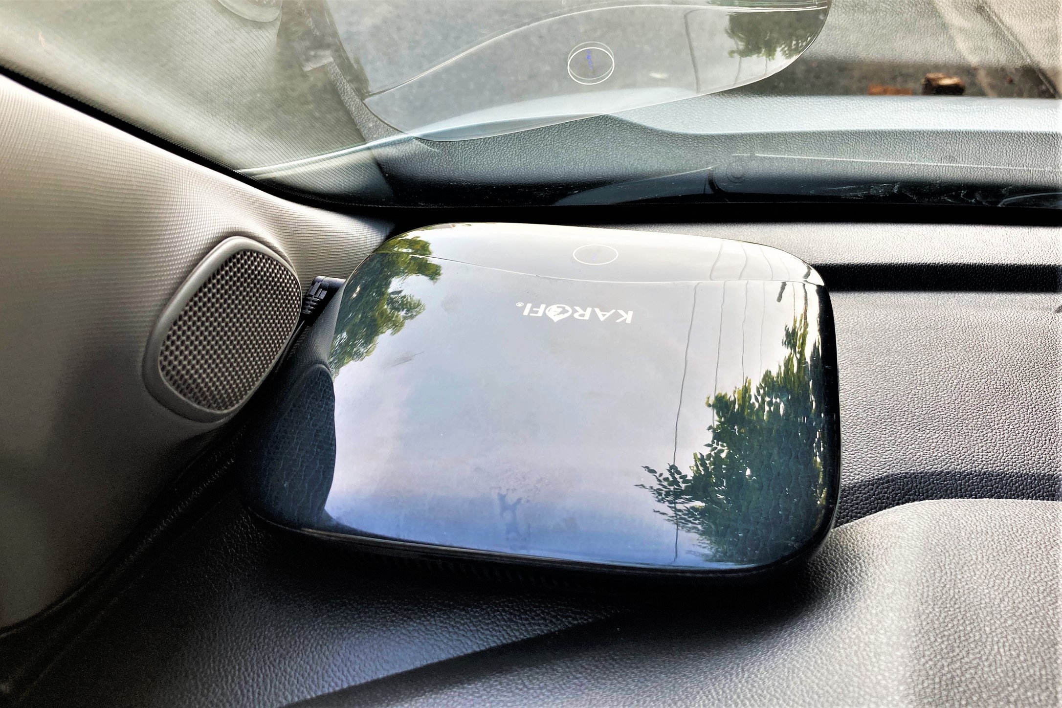 Nhung cach giam mui kho chiu ben trong xe moi anh 1