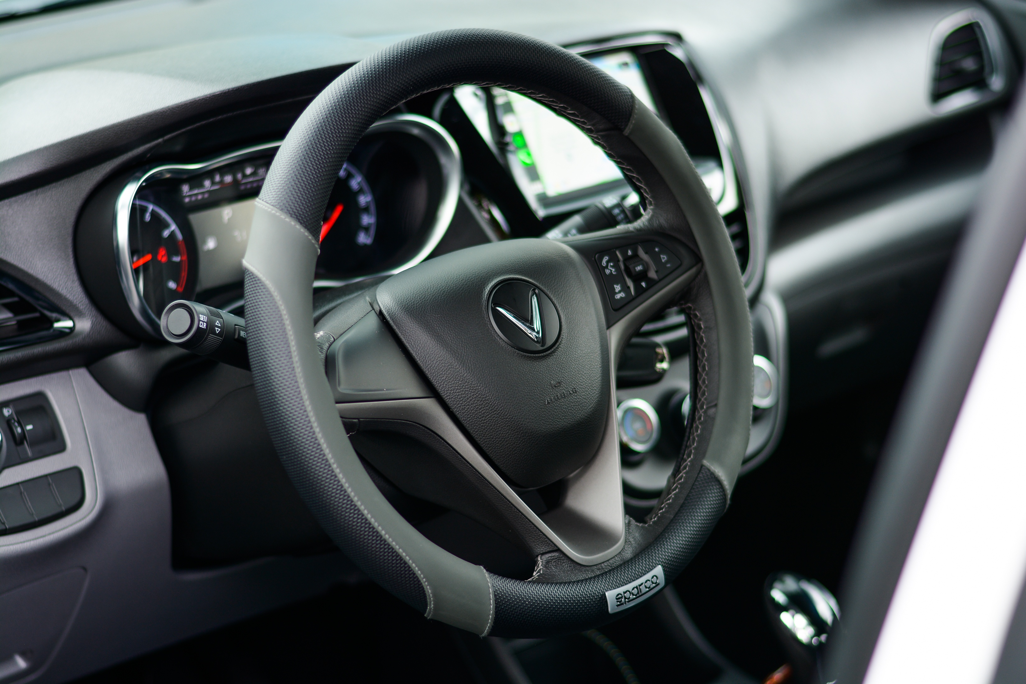 Nhung cach giam mui kho chiu ben trong xe moi hinh anh