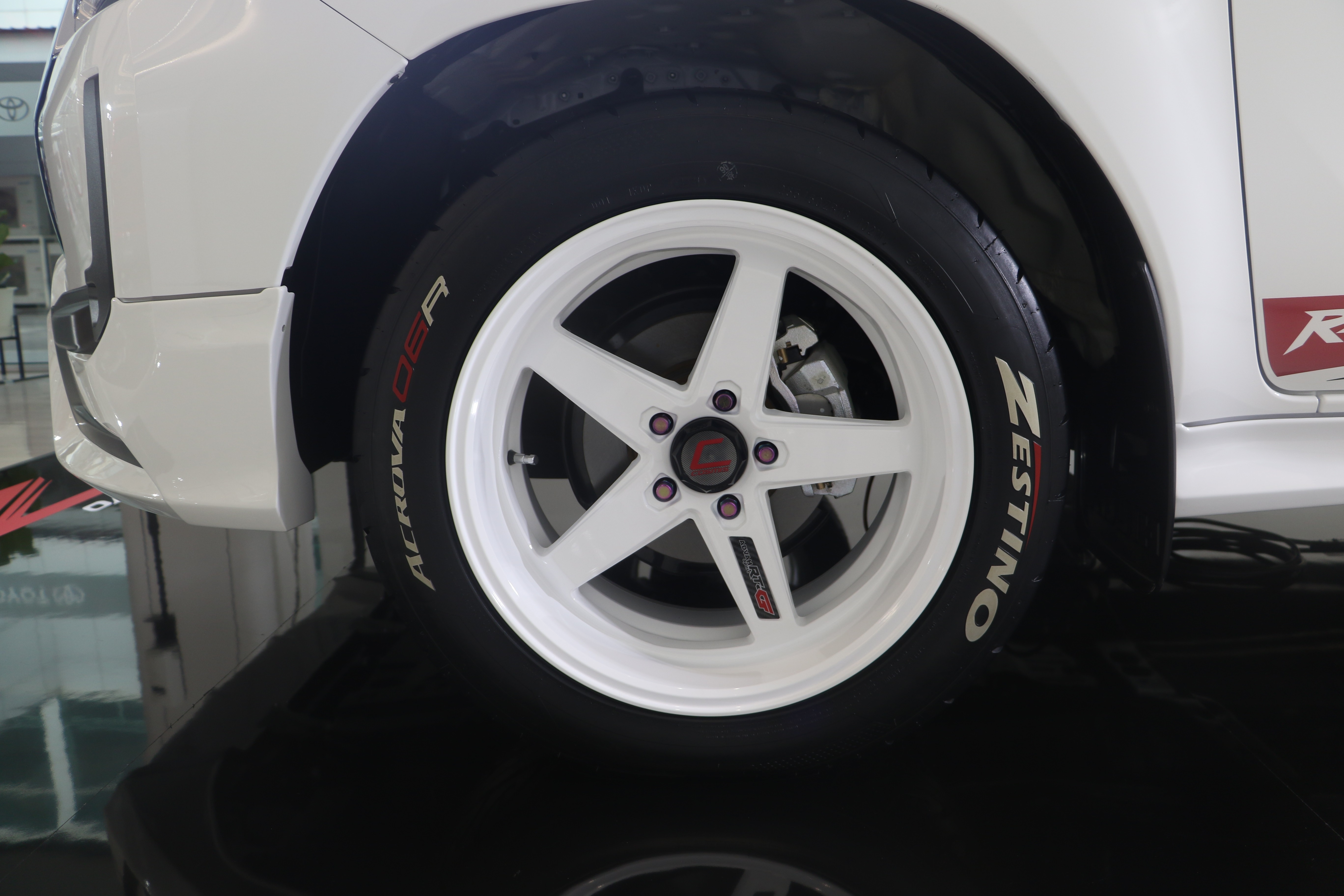 Toyota Hilux co them goi do chinh hang anh 4