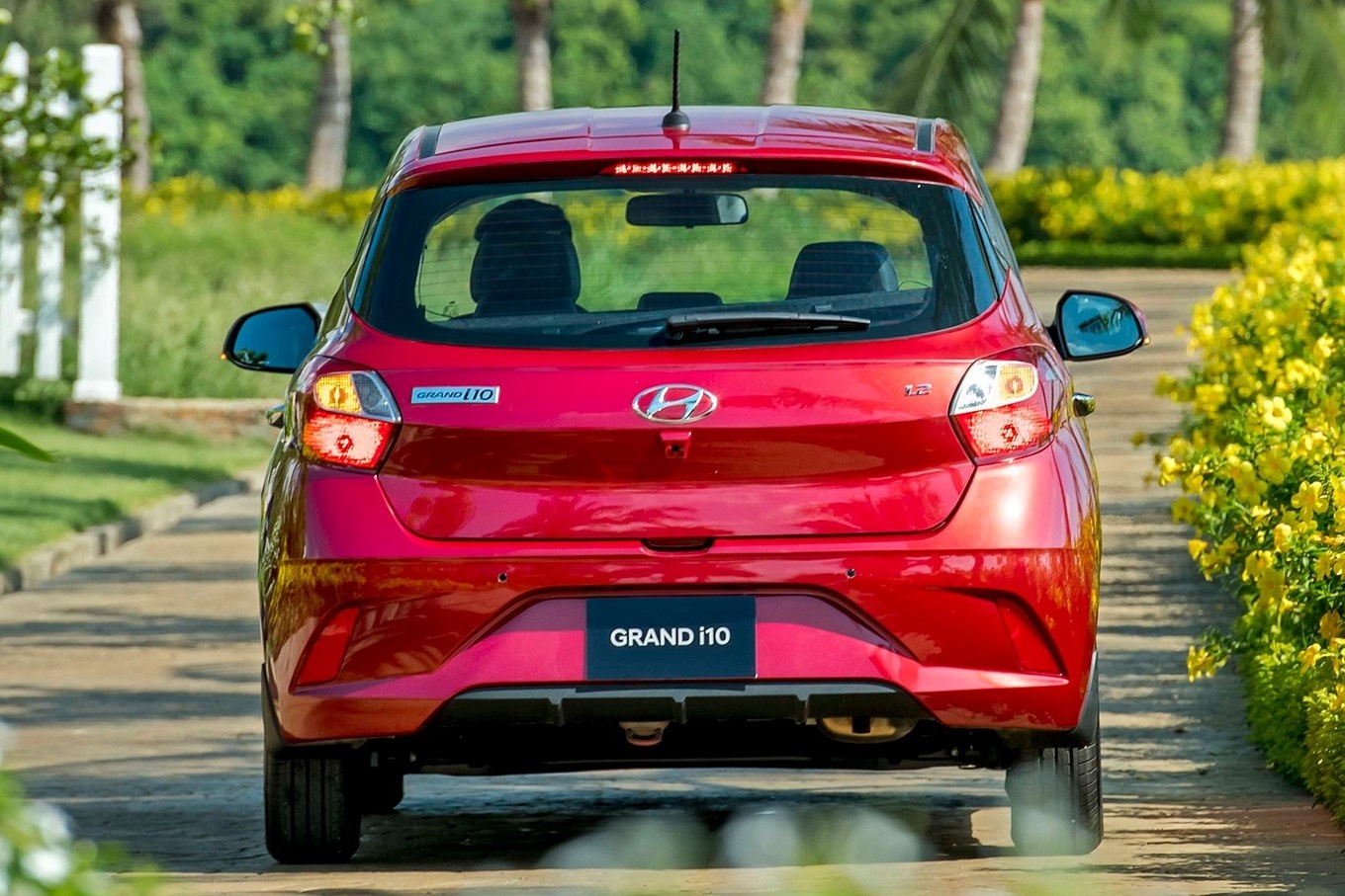 Hyundai Grand i10 vẫn chưa thể giành lại VinFast Fadil ảnh 4 Hyundai Grand i10 van chua the gianh lai VinFast Fadil anh 4