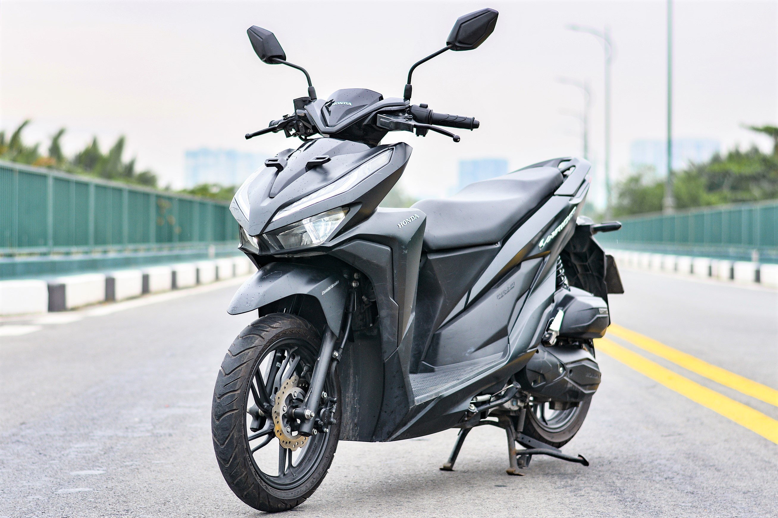 Co nen mua Honda Vario 150 cu gia 50 trieu? hinh anh