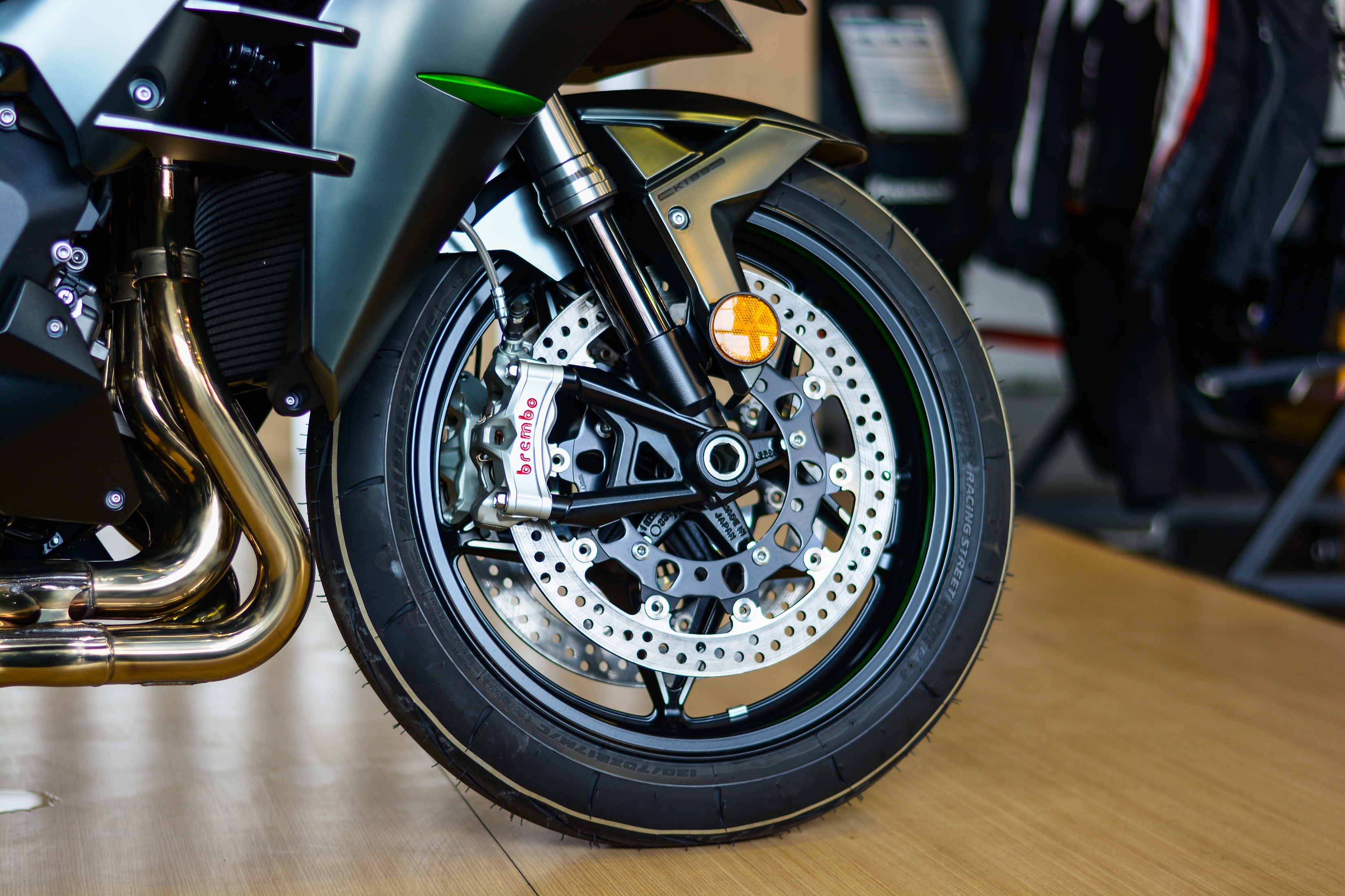 Chi tiet sieu moto Kawasaki Ninja H2 Carbon anh 4