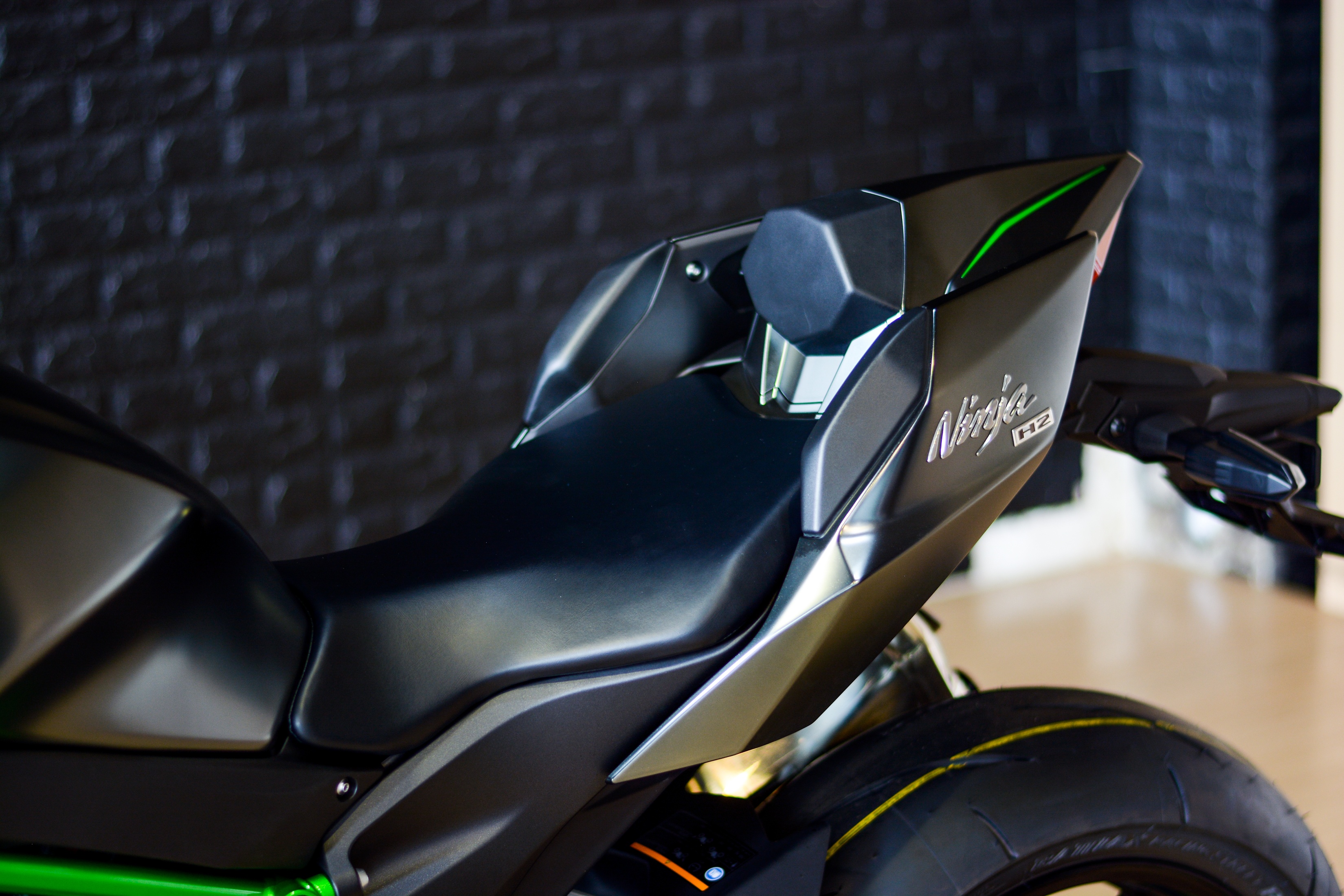 Chi tiet sieu moto Kawasaki Ninja H2 Carbon anh 9