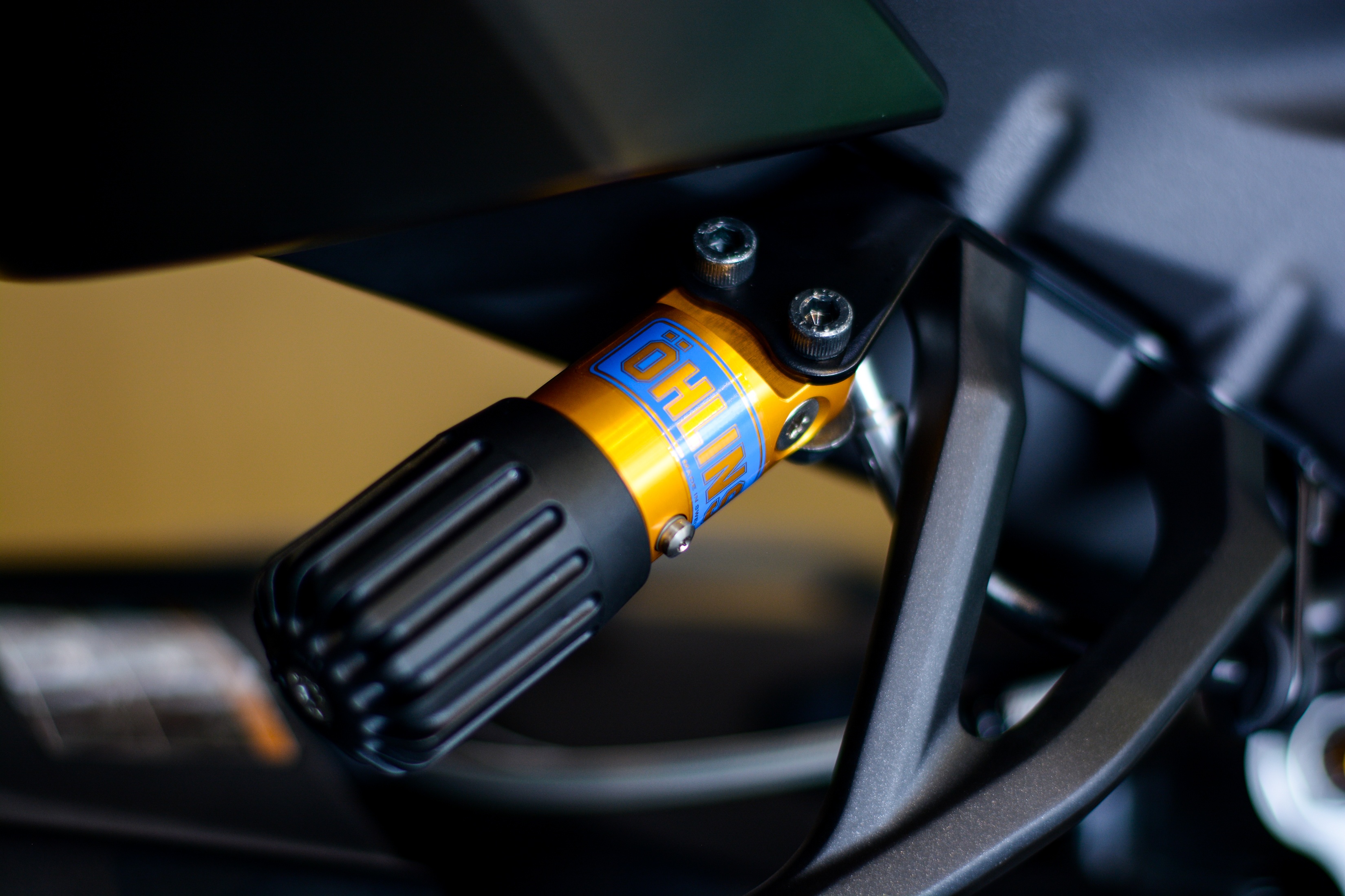 Chi tiet sieu moto Kawasaki Ninja H2 Carbon anh 10