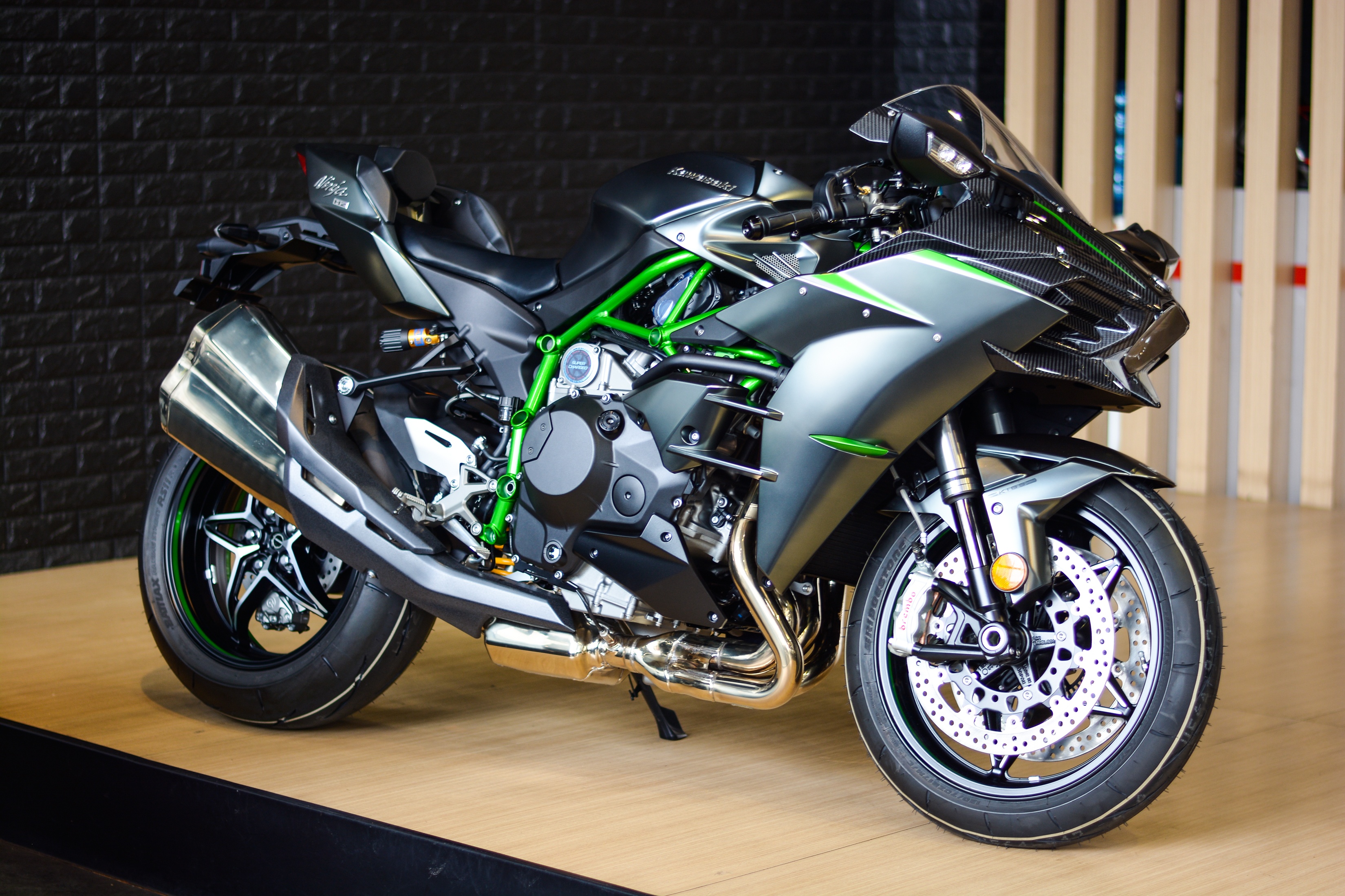 Chi tiet sieu moto Kawasaki Ninja H2 Carbon anh 2