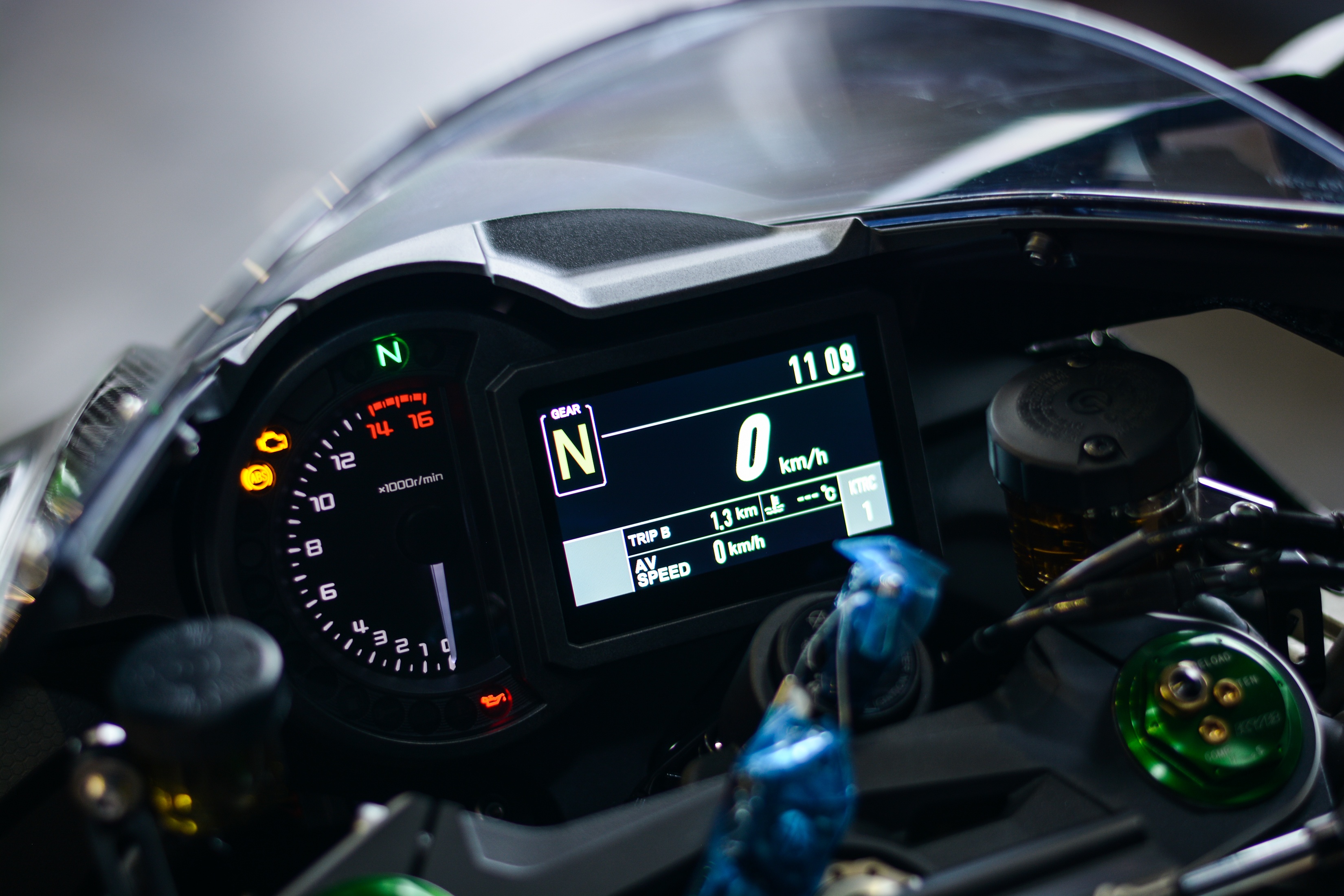 Chi tiet sieu moto Kawasaki Ninja H2 Carbon anh 7