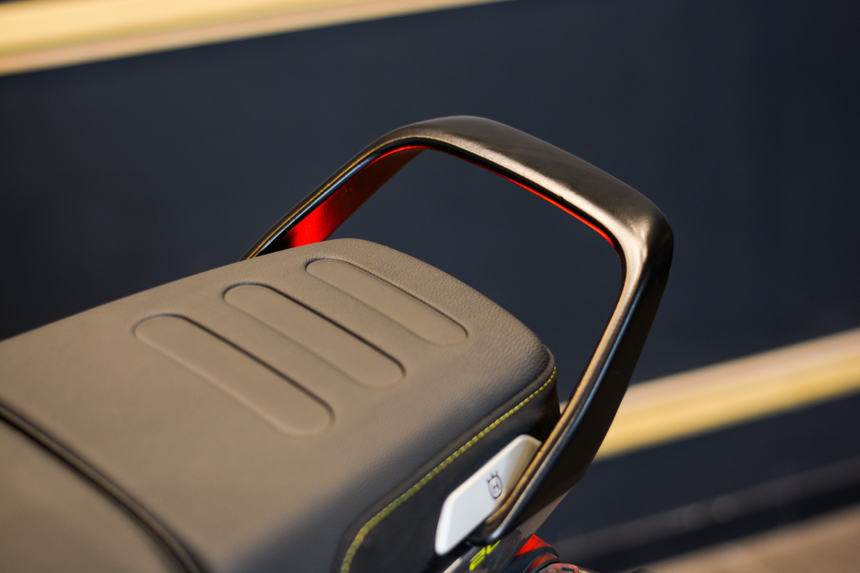 Bo doi moto Husqvarna chinh hang anh 11