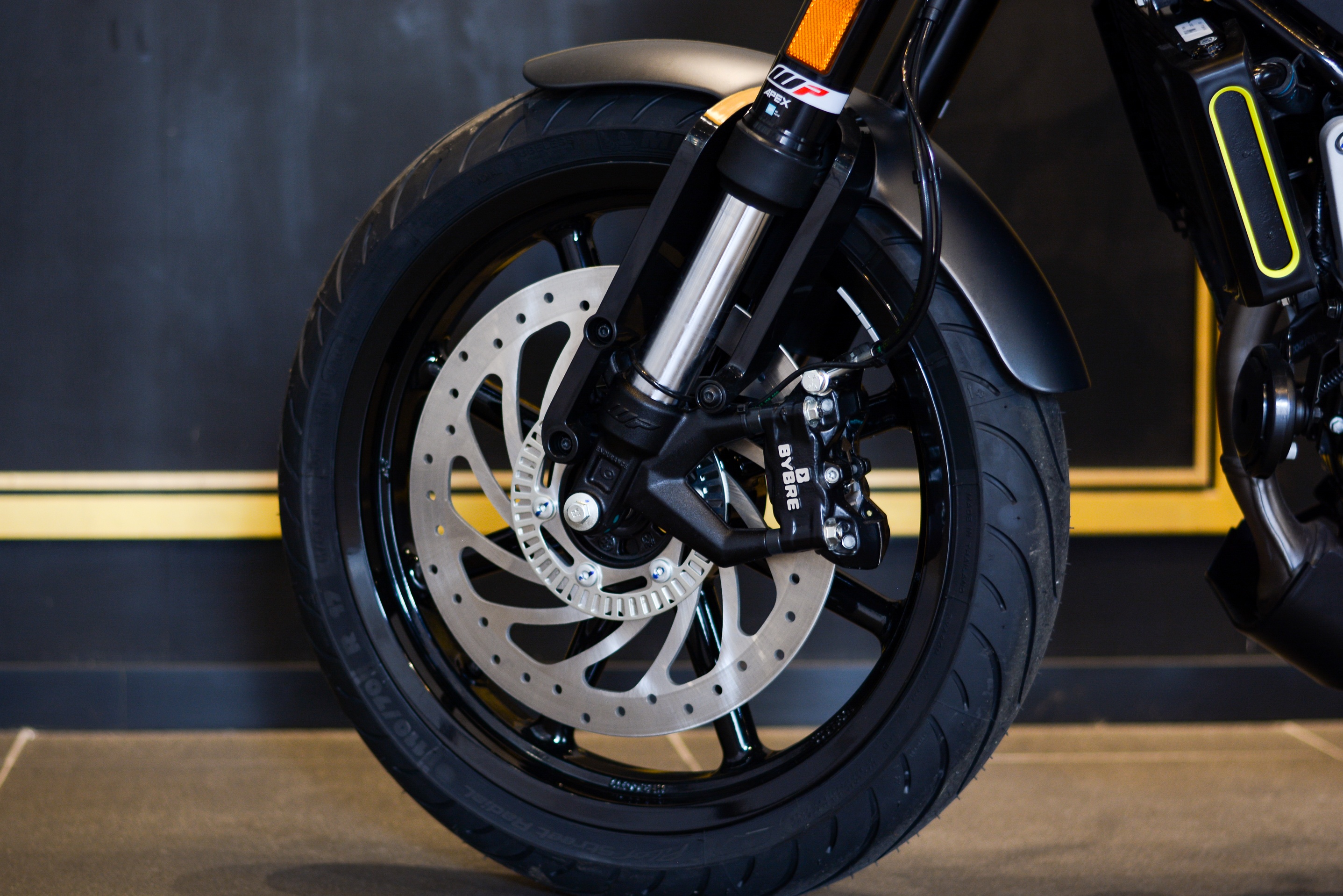 Bo doi moto Husqvarna chinh hang anh 8