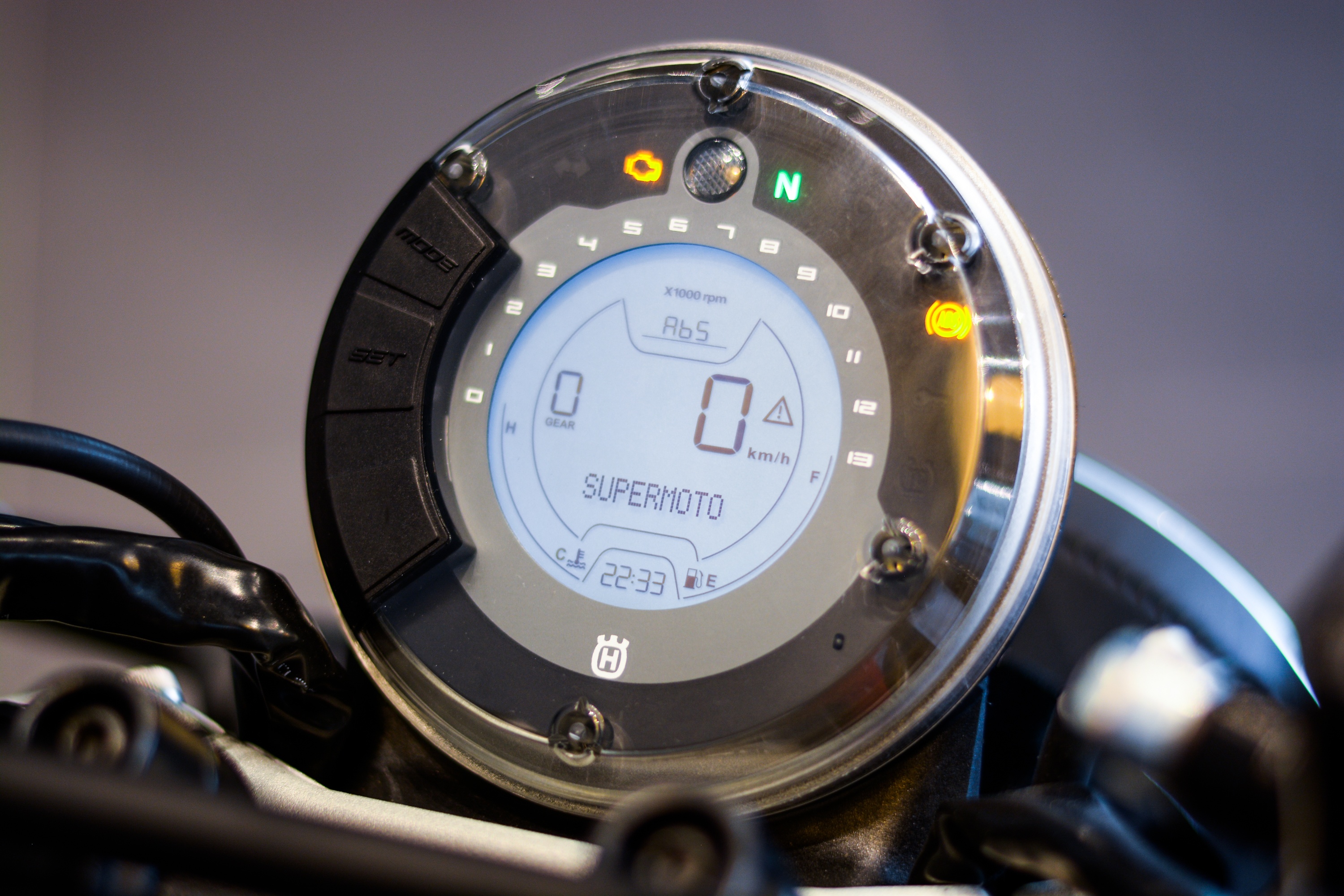 Bo doi moto Husqvarna chinh hang anh 9