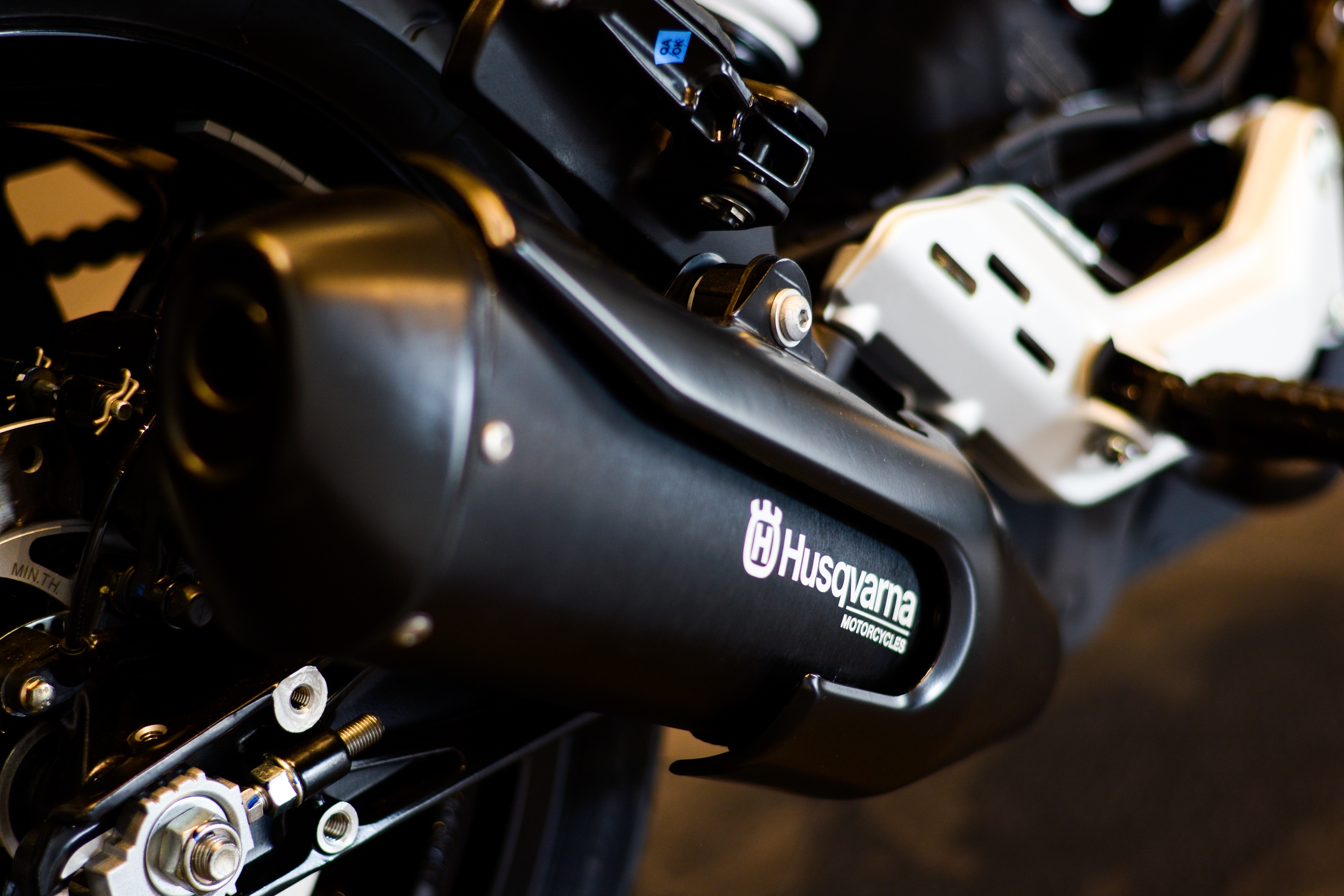 Bo doi moto Husqvarna chinh hang anh 13