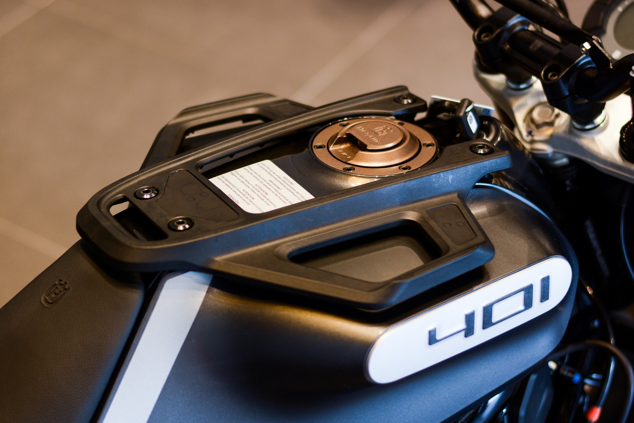 Bo doi moto Husqvarna chinh hang anh 10