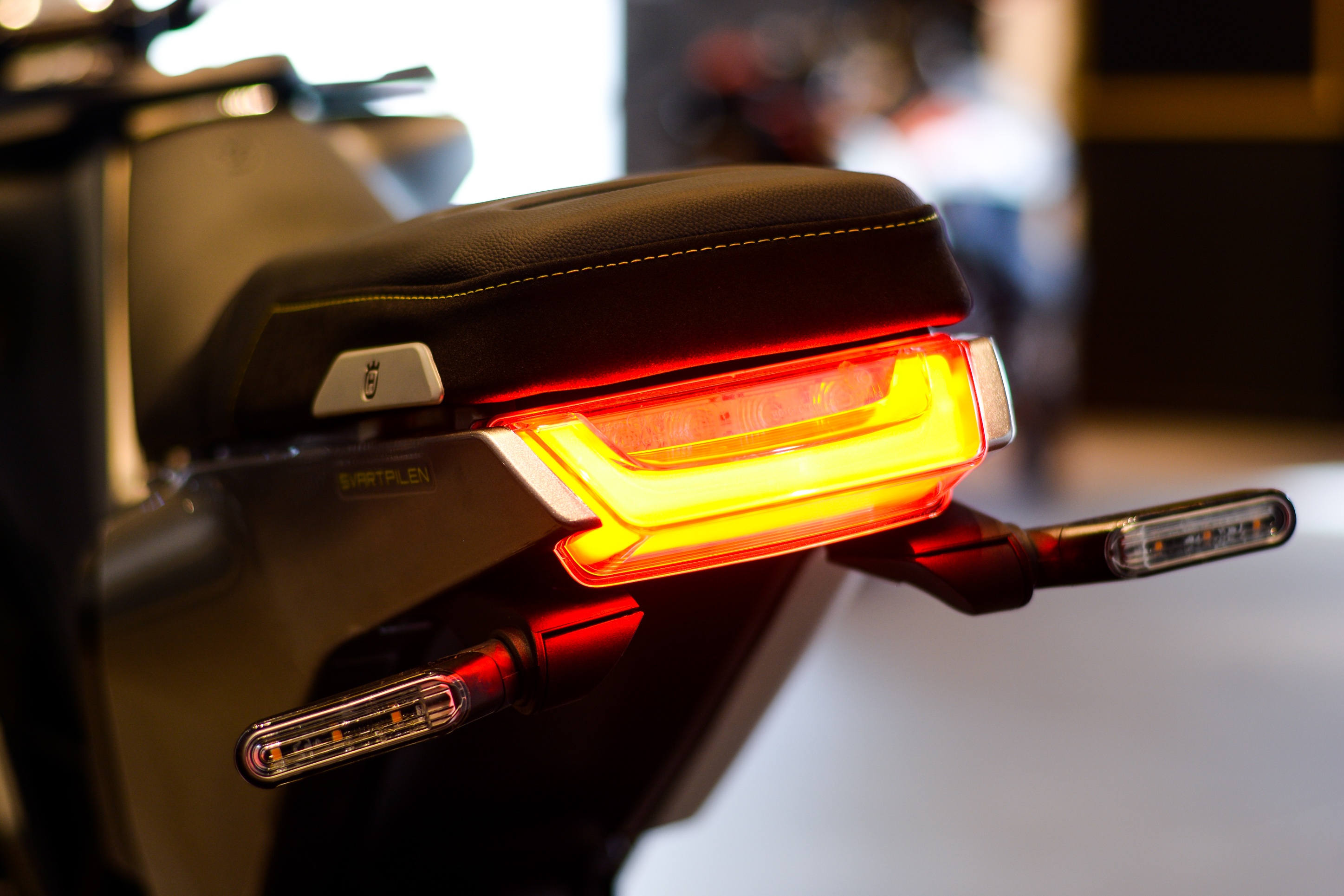 Bo doi moto Husqvarna chinh hang anh 12