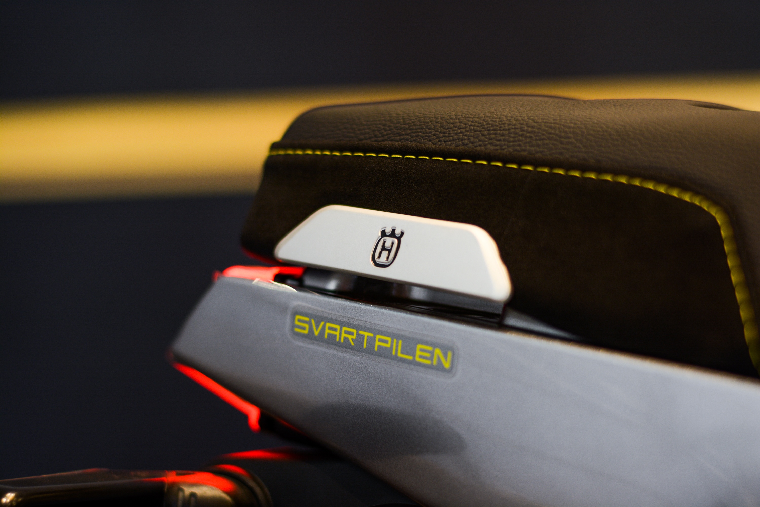 Bo doi moto Husqvarna chinh hang anh 14