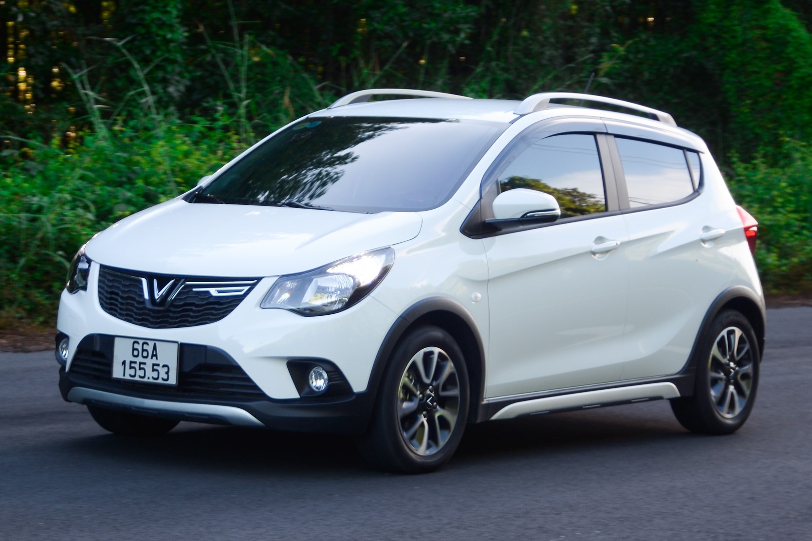 VinFast Fadil dan het xe, Hyundai Grand i10 tro lai hinh anh