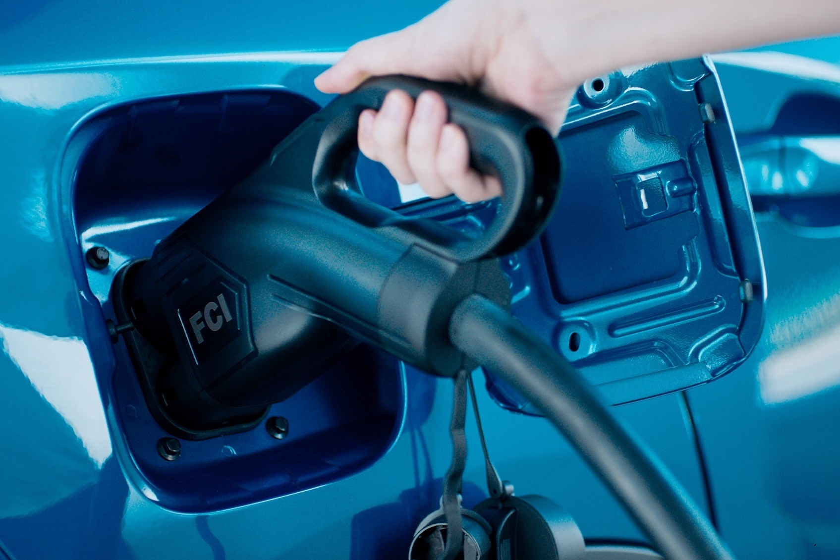 Xe dien muon phat trien tai Viet Nam can nhung yeu to nao? hinh anh