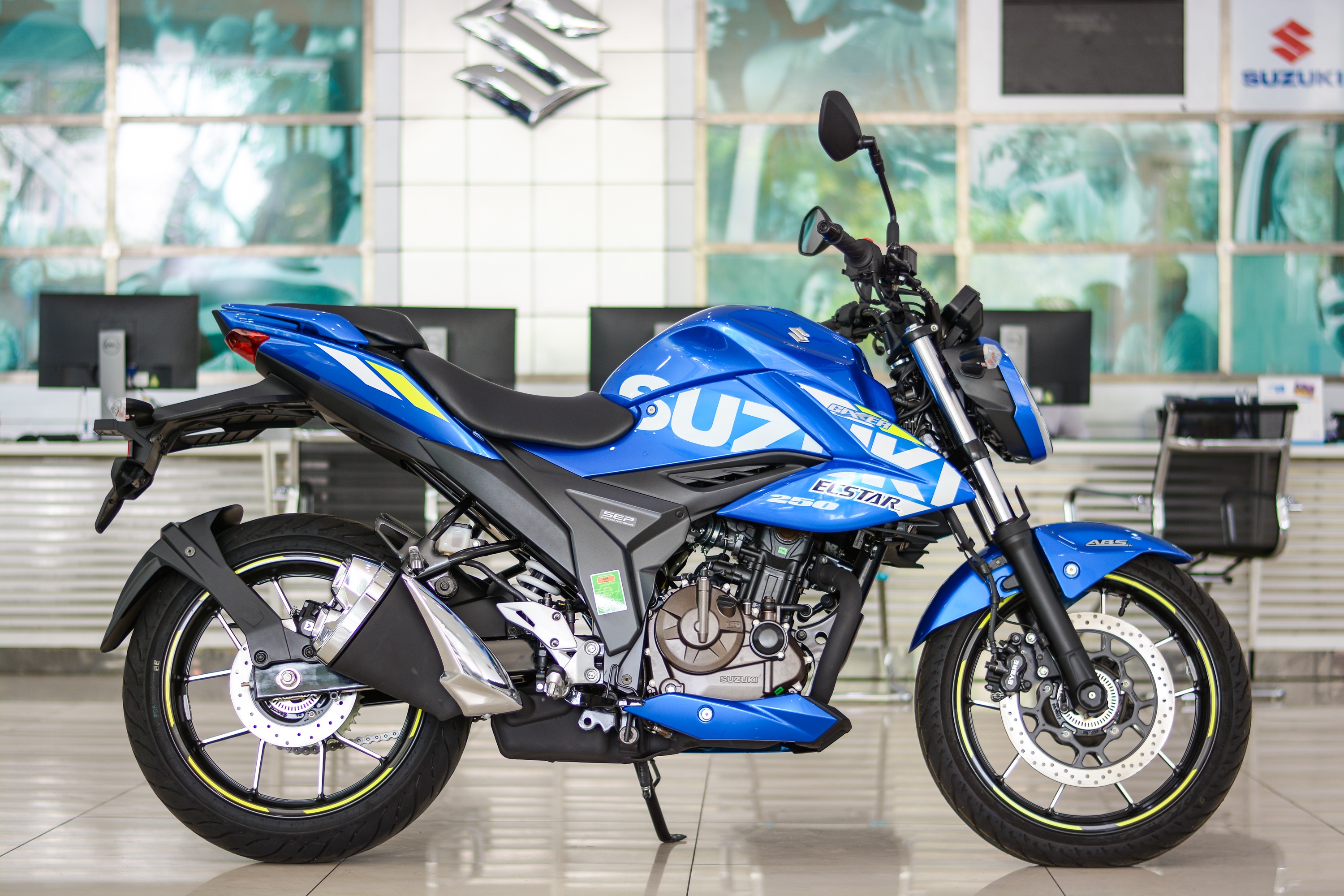 Chi tiết nakedbike Suzuki Gixxer 250 ảnh 2 Chi tiet nakedbike Suzuki Gixxer 250 anh 2