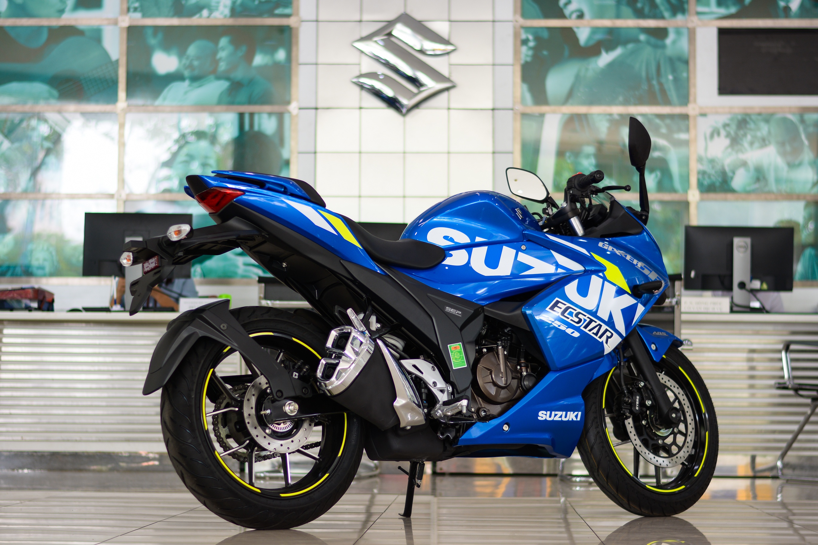 Cận cảnh Suzuki Gixxer SF250 vừa ra mắt ảnh 12 Can canh Suzuki Gixxer SF250 vua ra mat anh 12