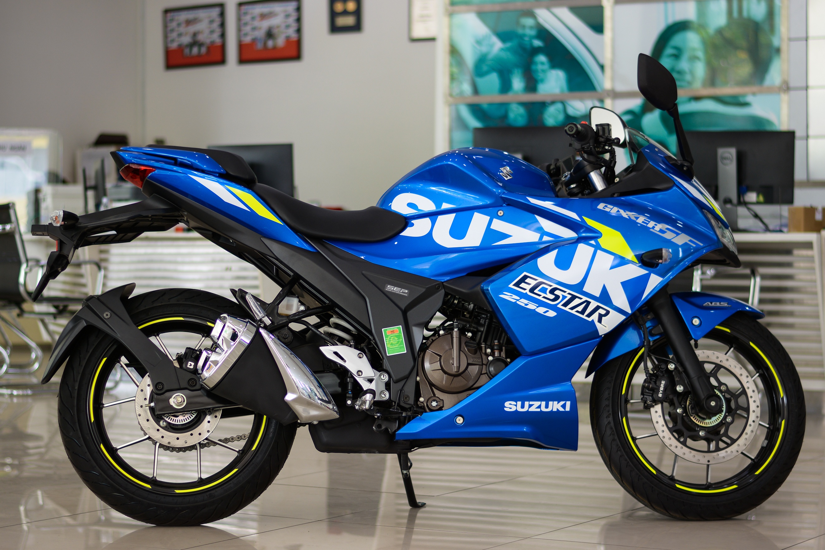 Cận cảnh Suzuki Gixxer SF250 vừa ra mắt ảnh 2 Can canh Suzuki Gixxer SF250 vua ra mat anh 2