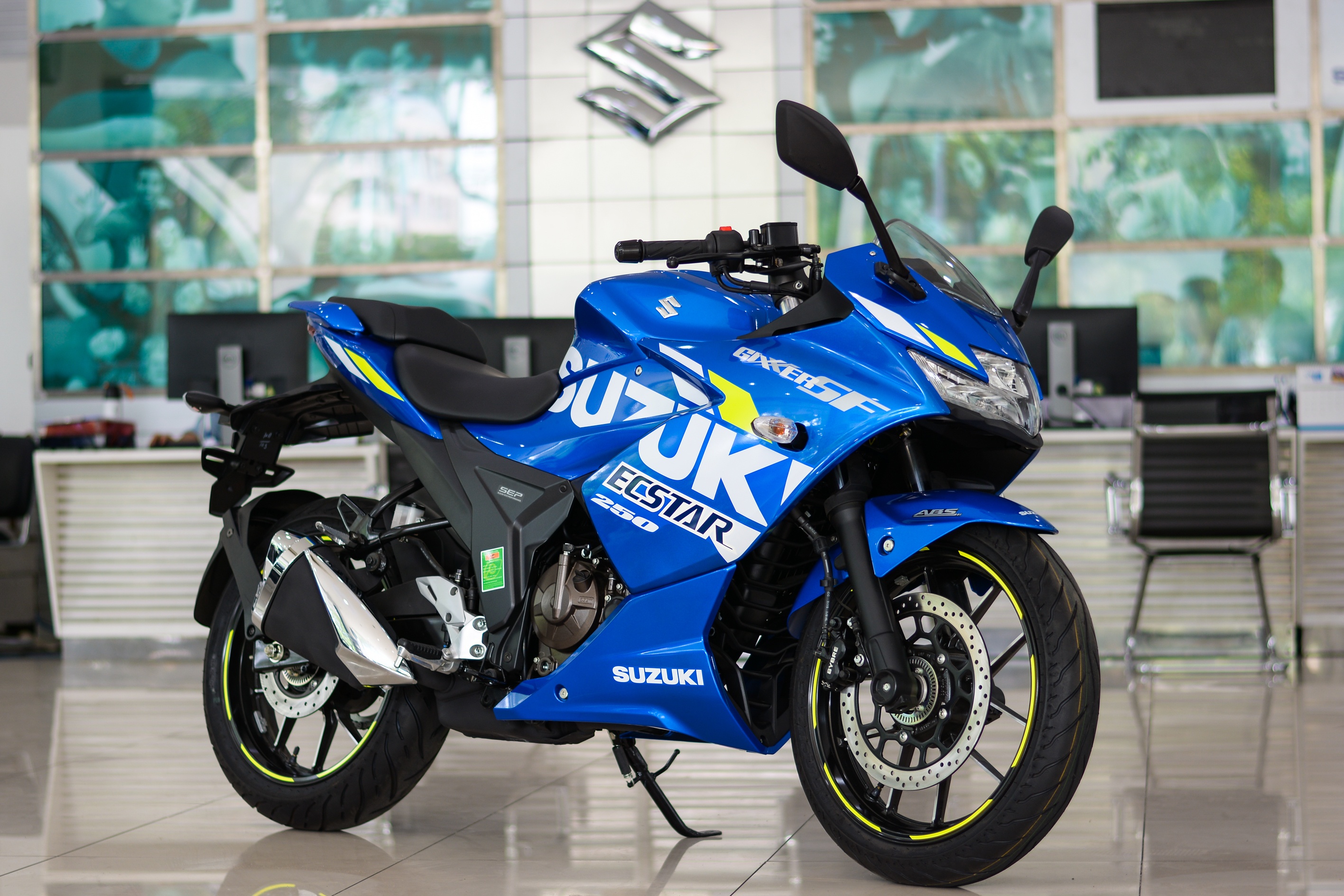 Cận cảnh Suzuki Gixxer SF250 vừa ra mắt ảnh 1 Can canh Suzuki Gixxer SF250 vua ra mat anh 1