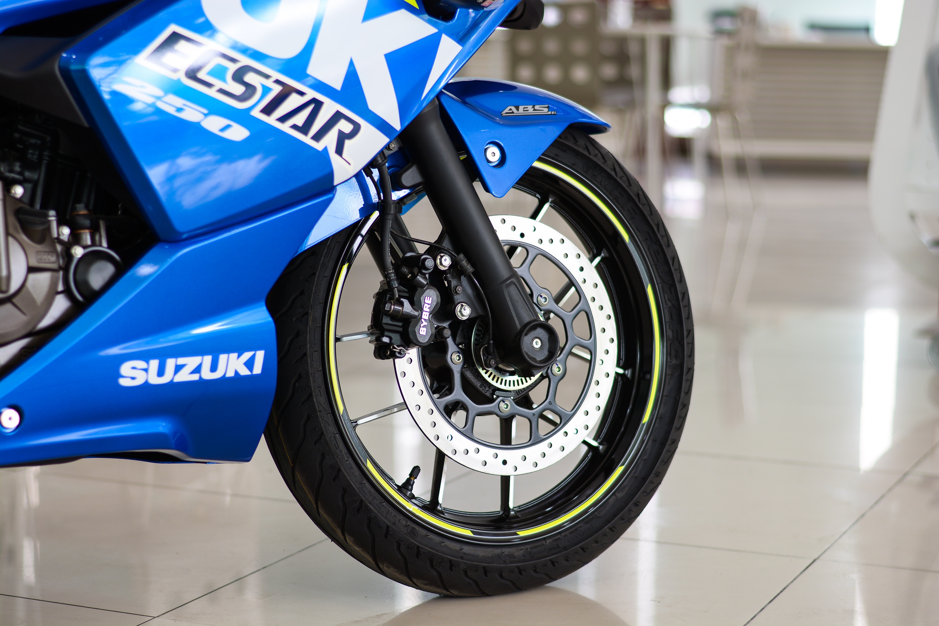 Cận cảnh Suzuki Gixxer SF250 vừa ra mắt ảnh 3 Can canh Suzuki Gixxer SF250 vua ra mat anh 3
