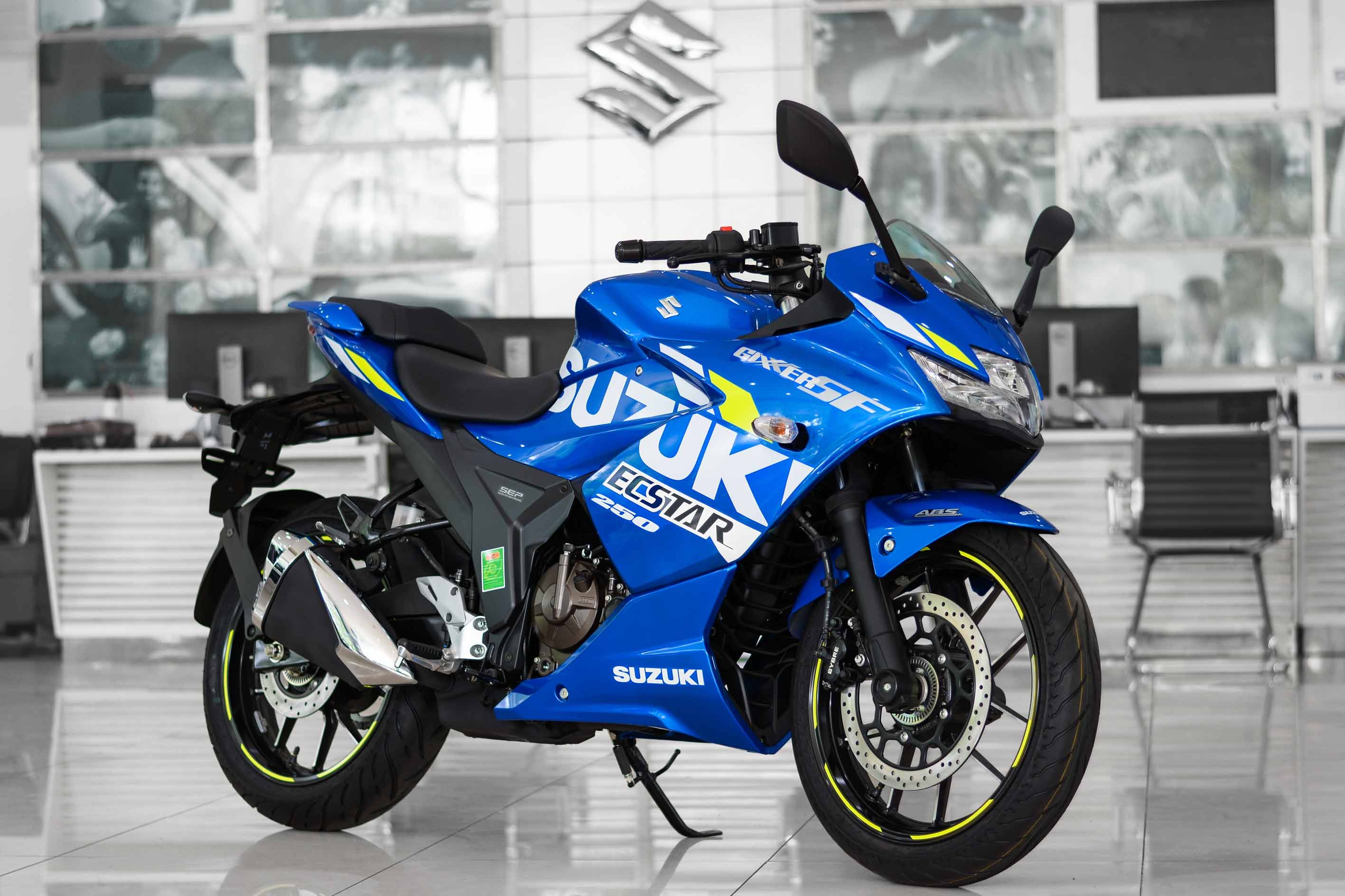 Can canh Suzuki Gixxer SF250 vua ra mat tai Viet Nam hinh anh
