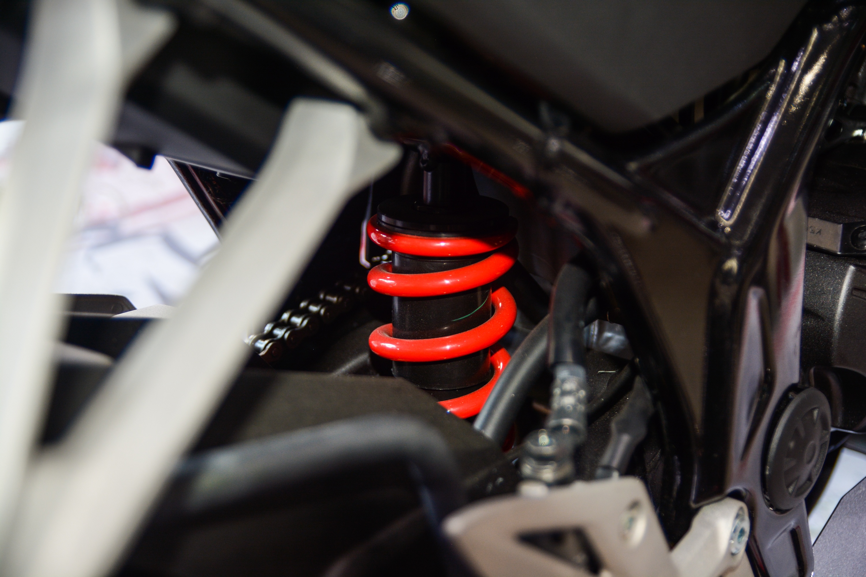 Can canh Honda CBR150R anh 9