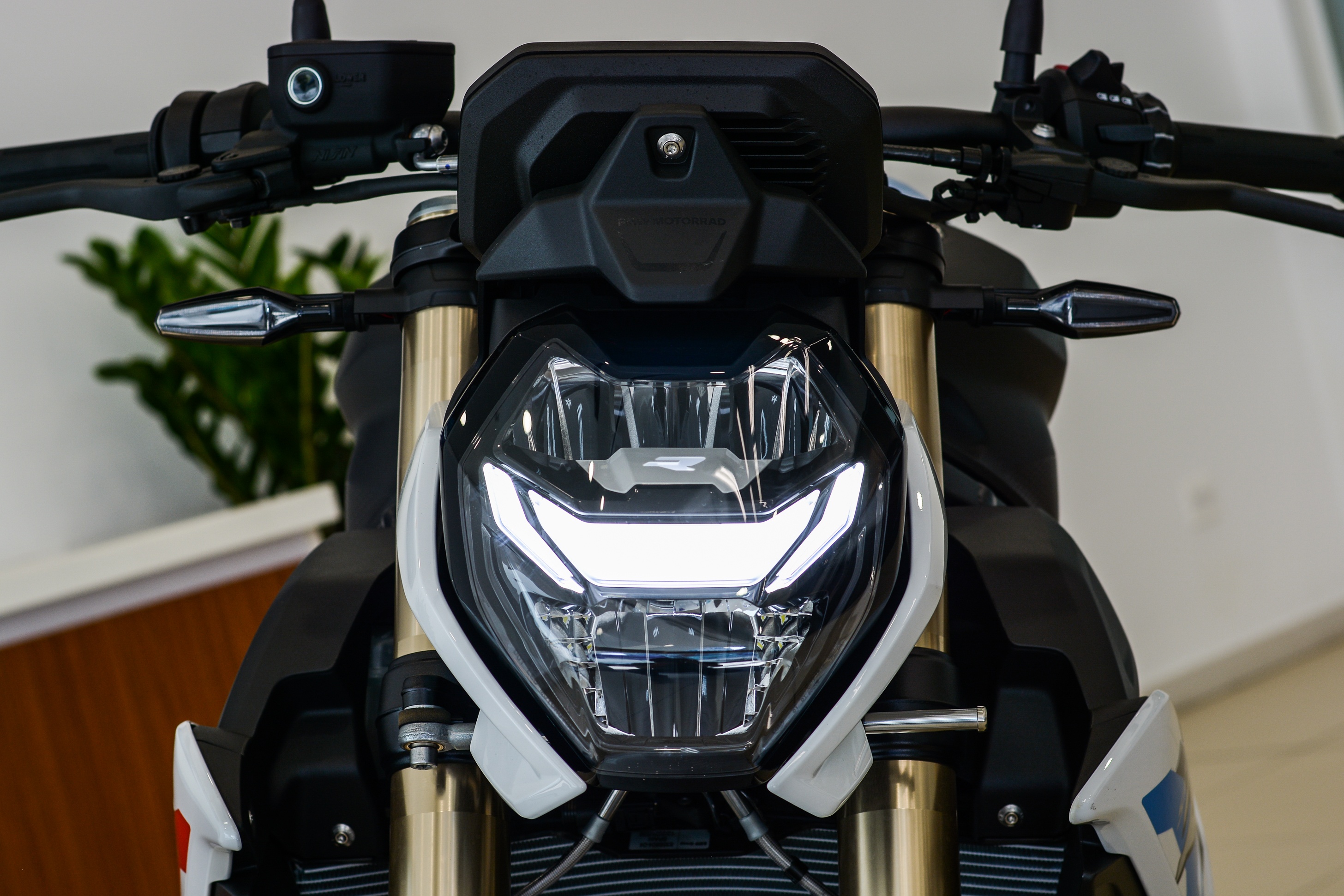 Chi tiet BMW S 1000 R 2021 anh 3