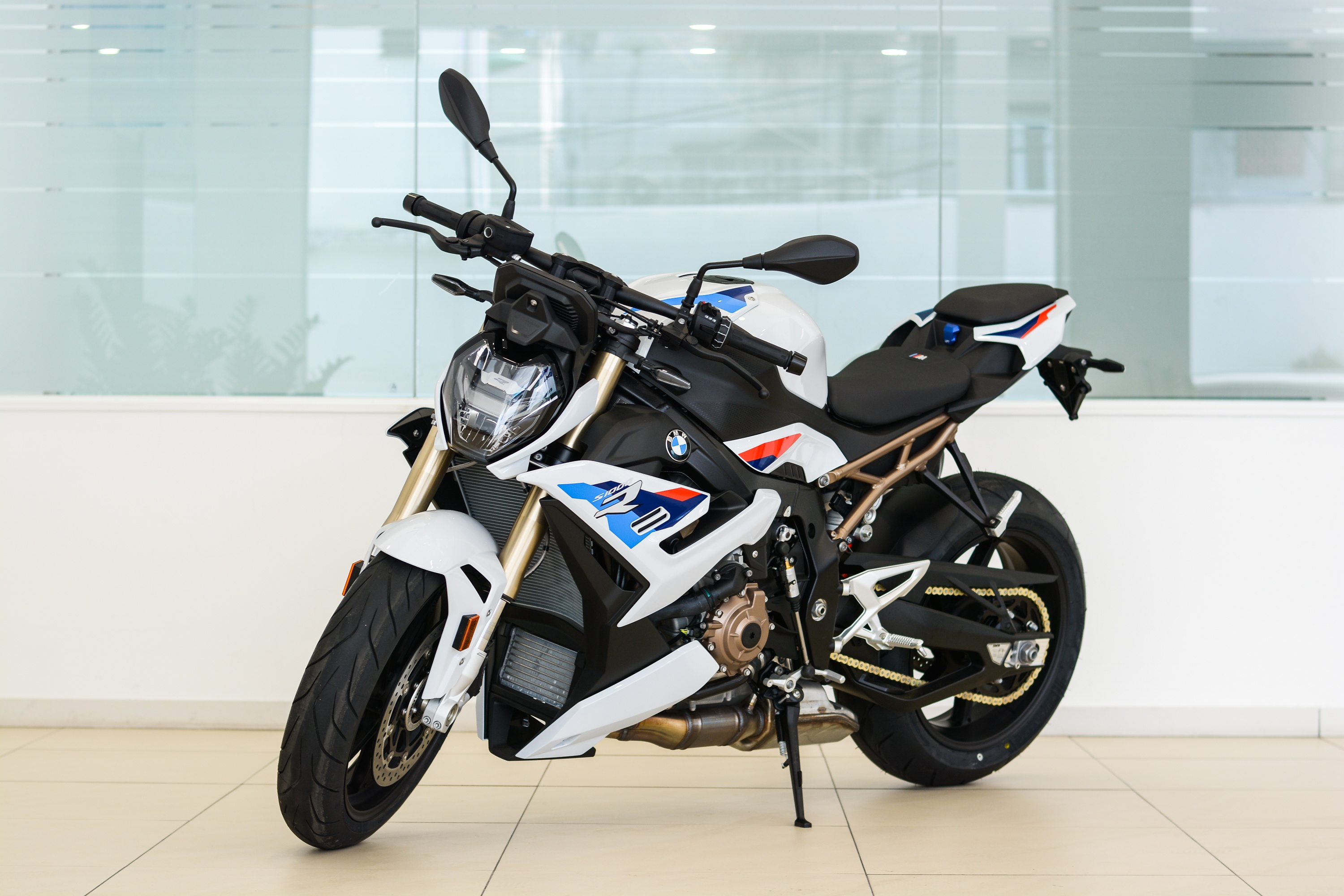 Chi tiet BMW S 1000 R 2021 anh 1