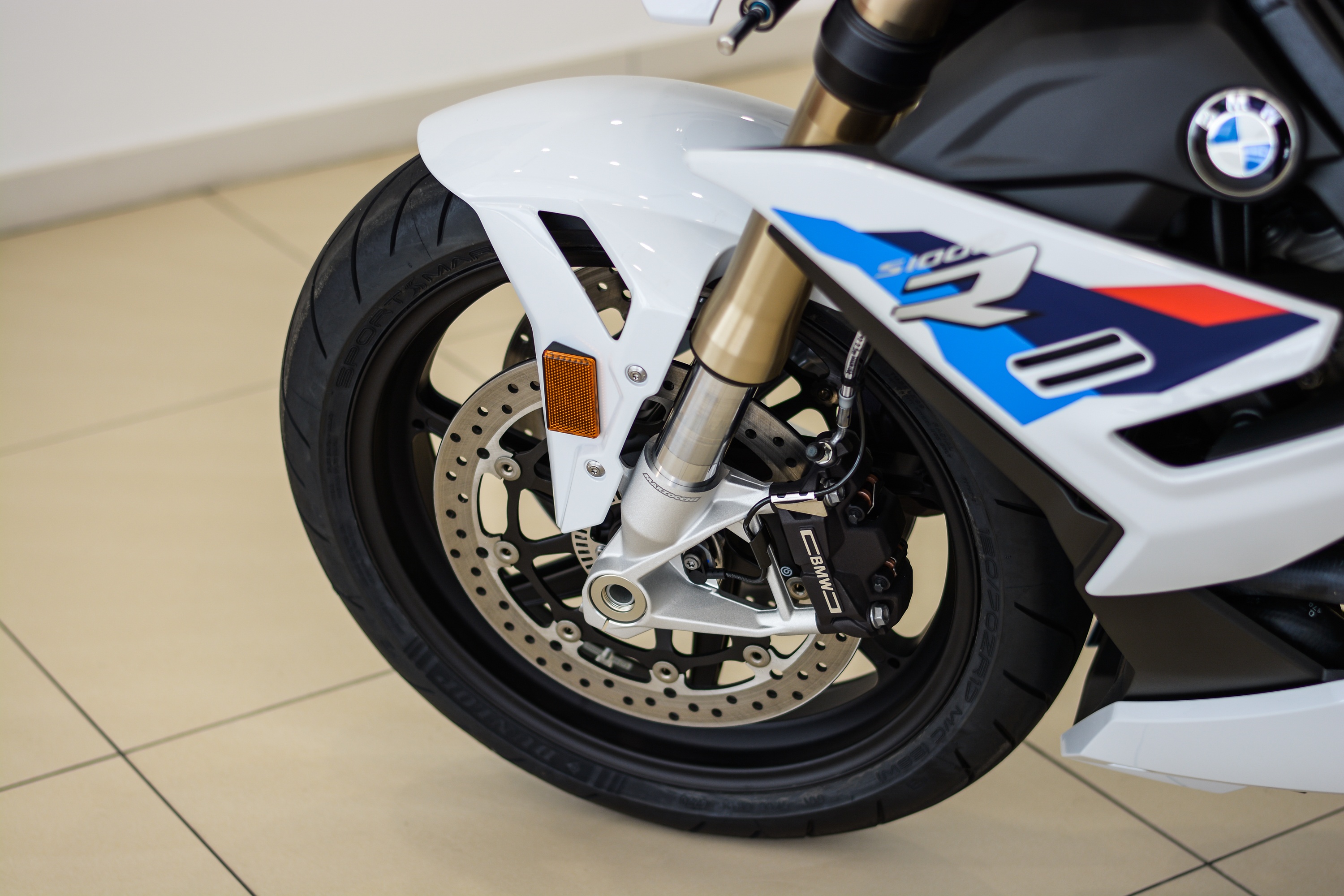 Chi tiet BMW S 1000 R 2021 anh 4