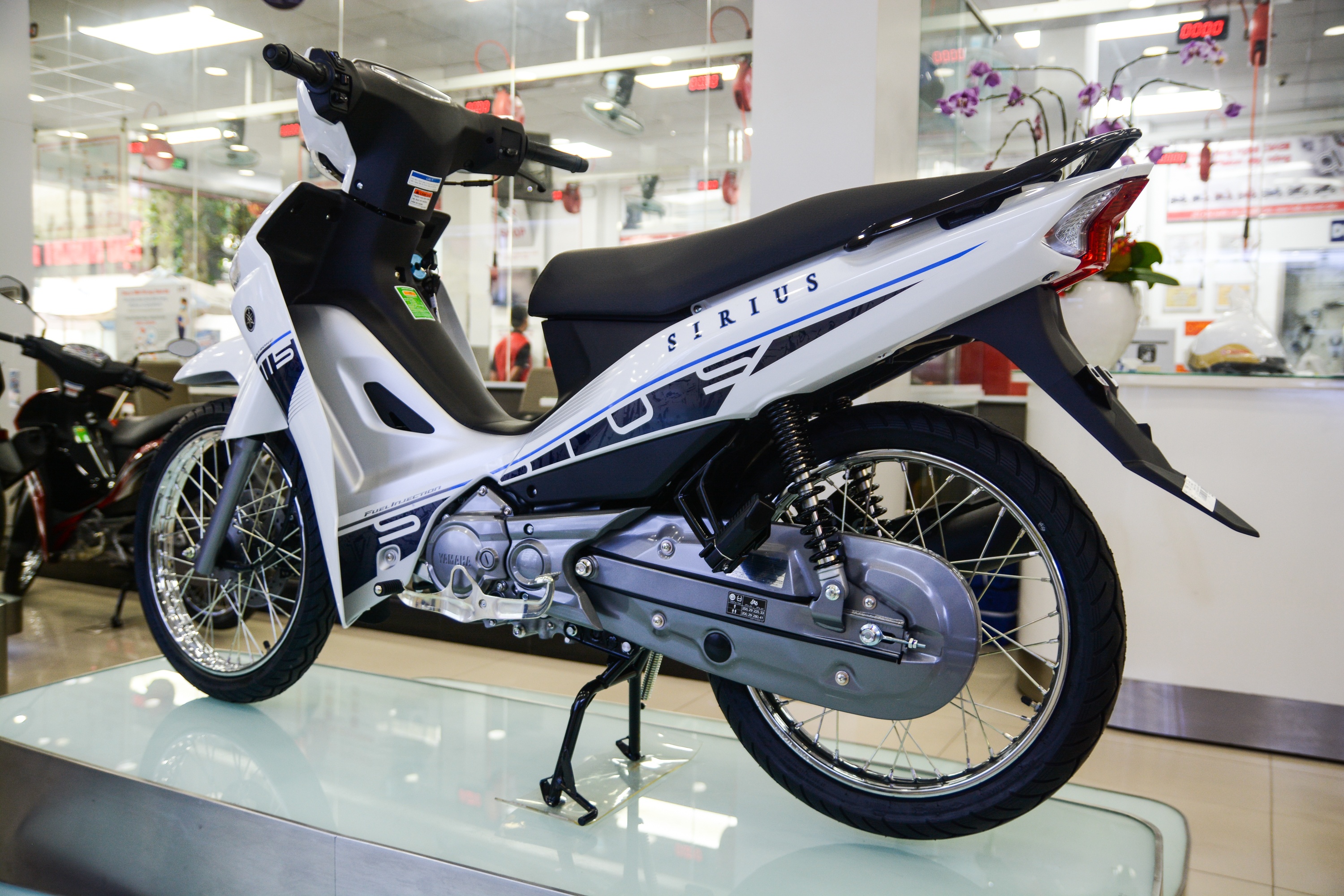 Can canh Yamaha Sirius 2021 anh 15