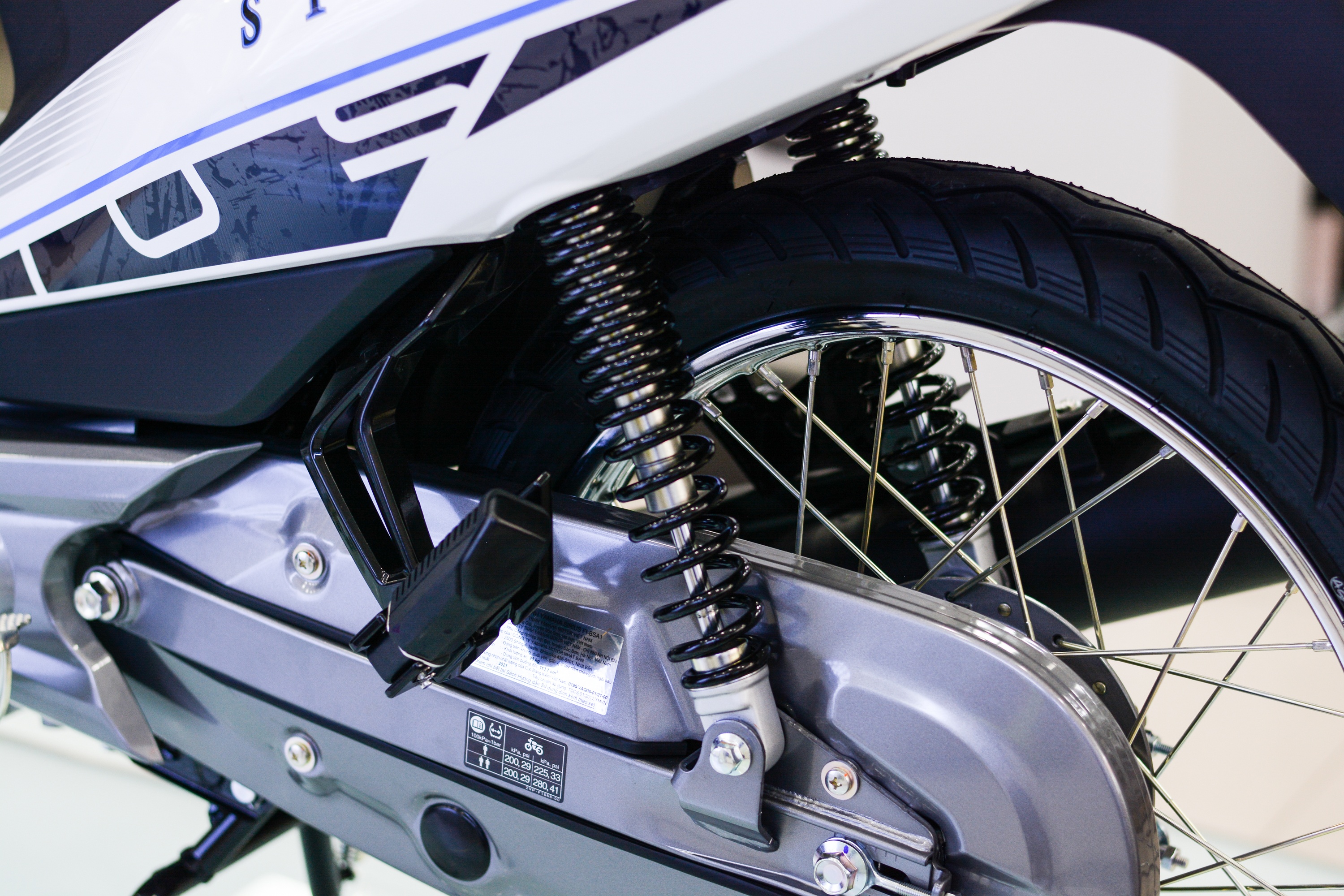 Can canh Yamaha Sirius 2021 anh 11