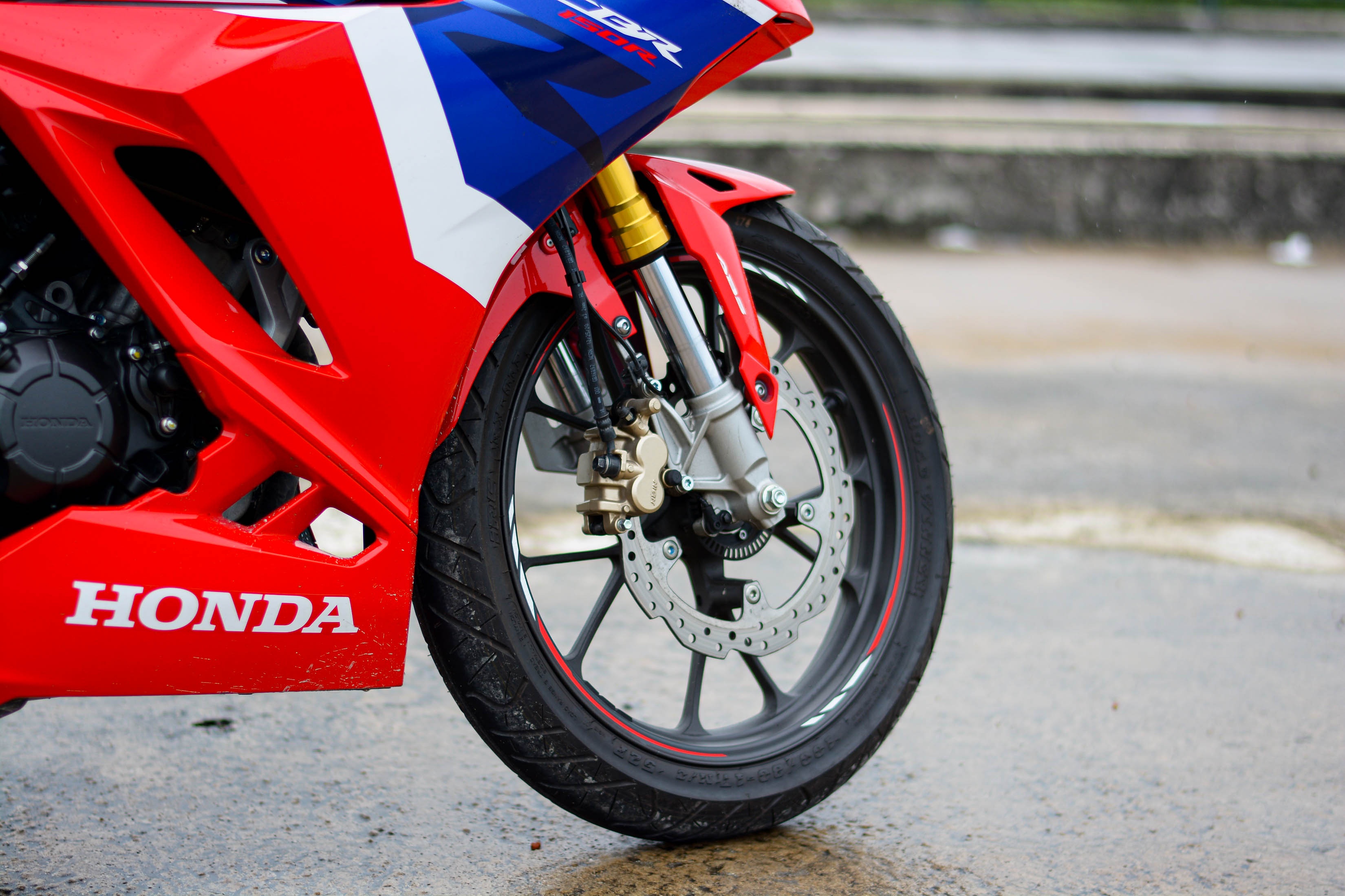 Trải nghiệm Honda CBR150R trong đô thị ảnh 3 Trai nghiem Honda CBR150R trong do thi anh 3