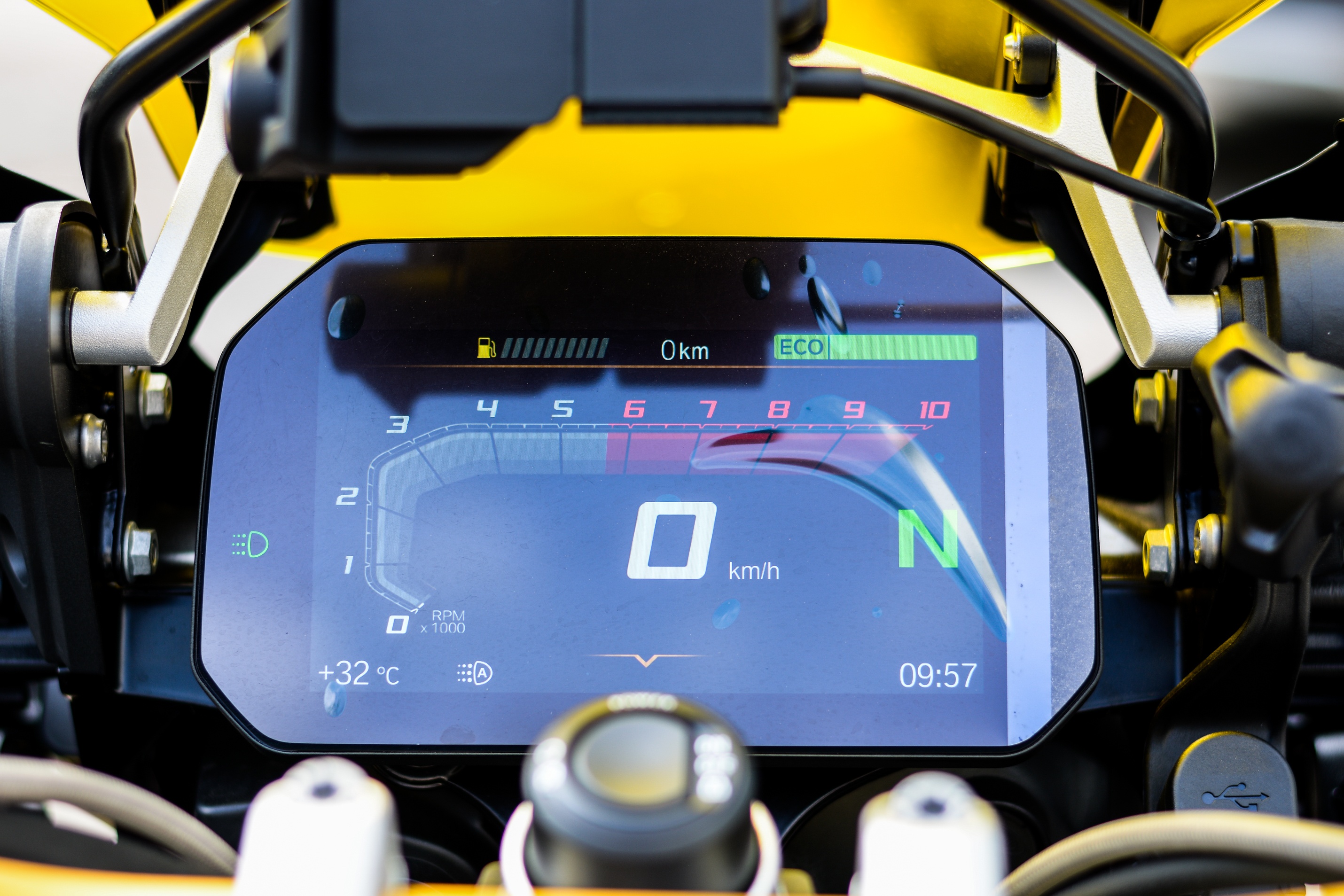 BMW R 1250 GS phien ban dac biet tai Viet Nam anh 7