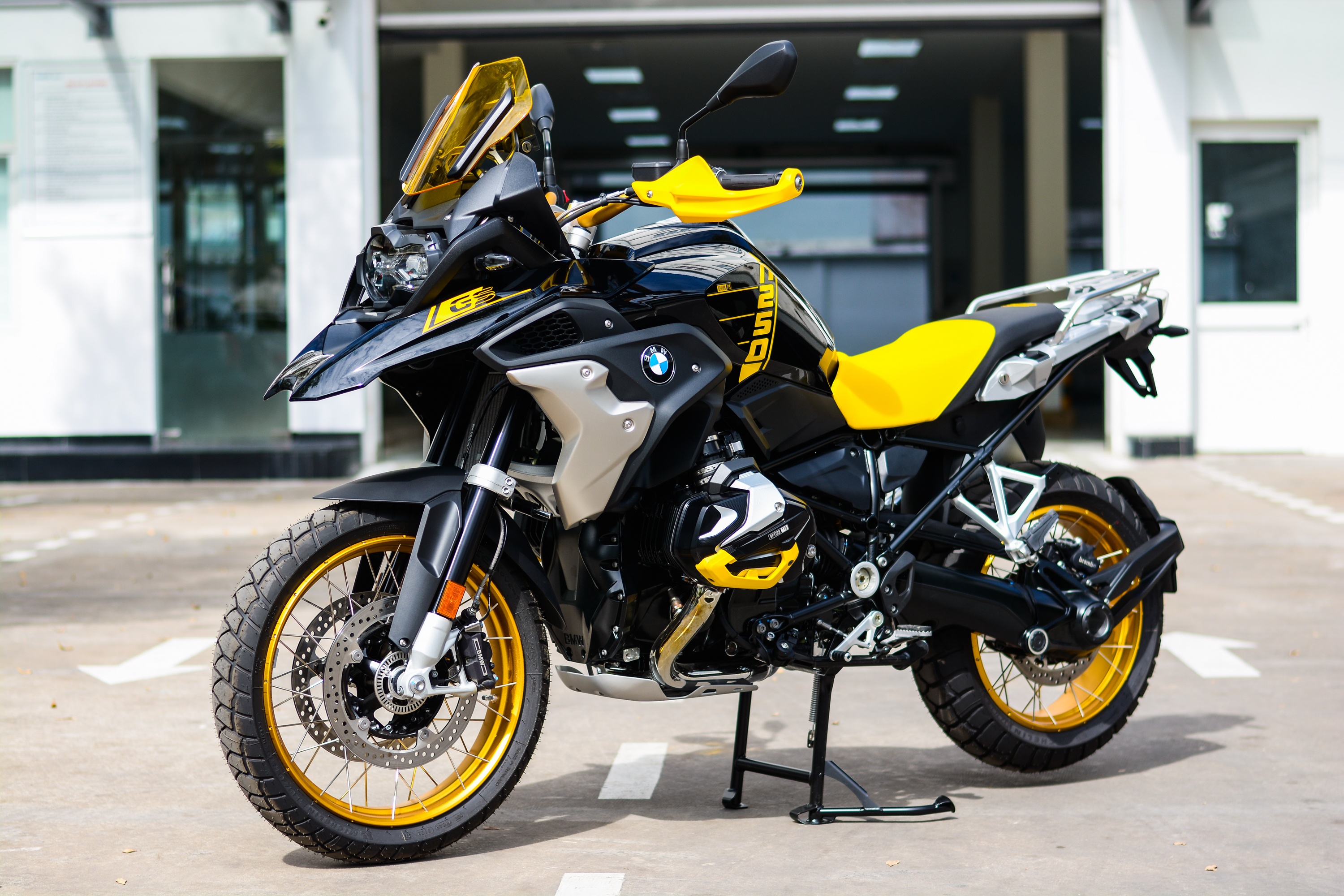 BMW R 1250 GS phien ban dac biet tai Viet Nam anh 1