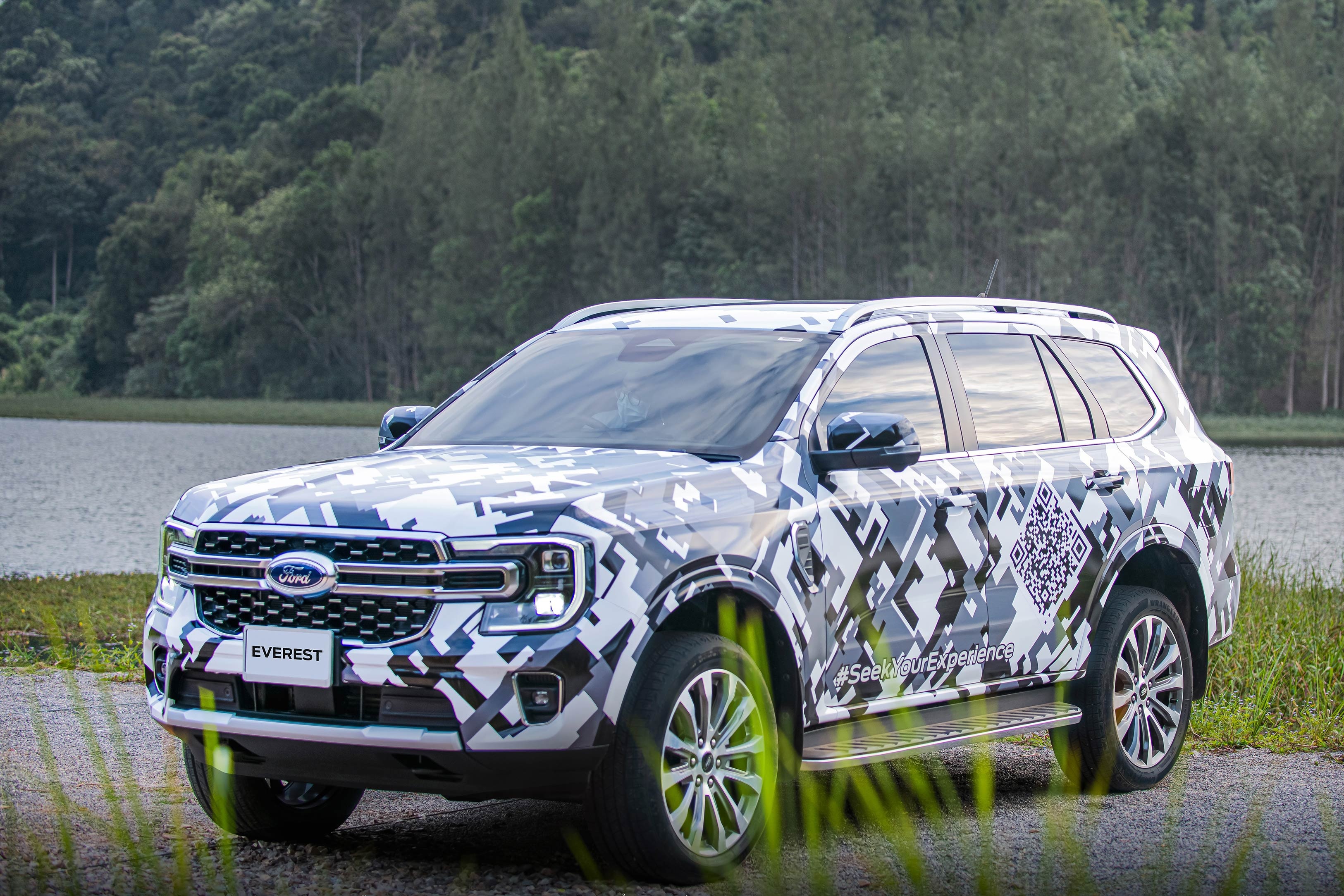 Ford Everest thế hệ mới chạy thử trên đường ảnh 1 Ford Everest the he moi chay thu tren duong anh 1