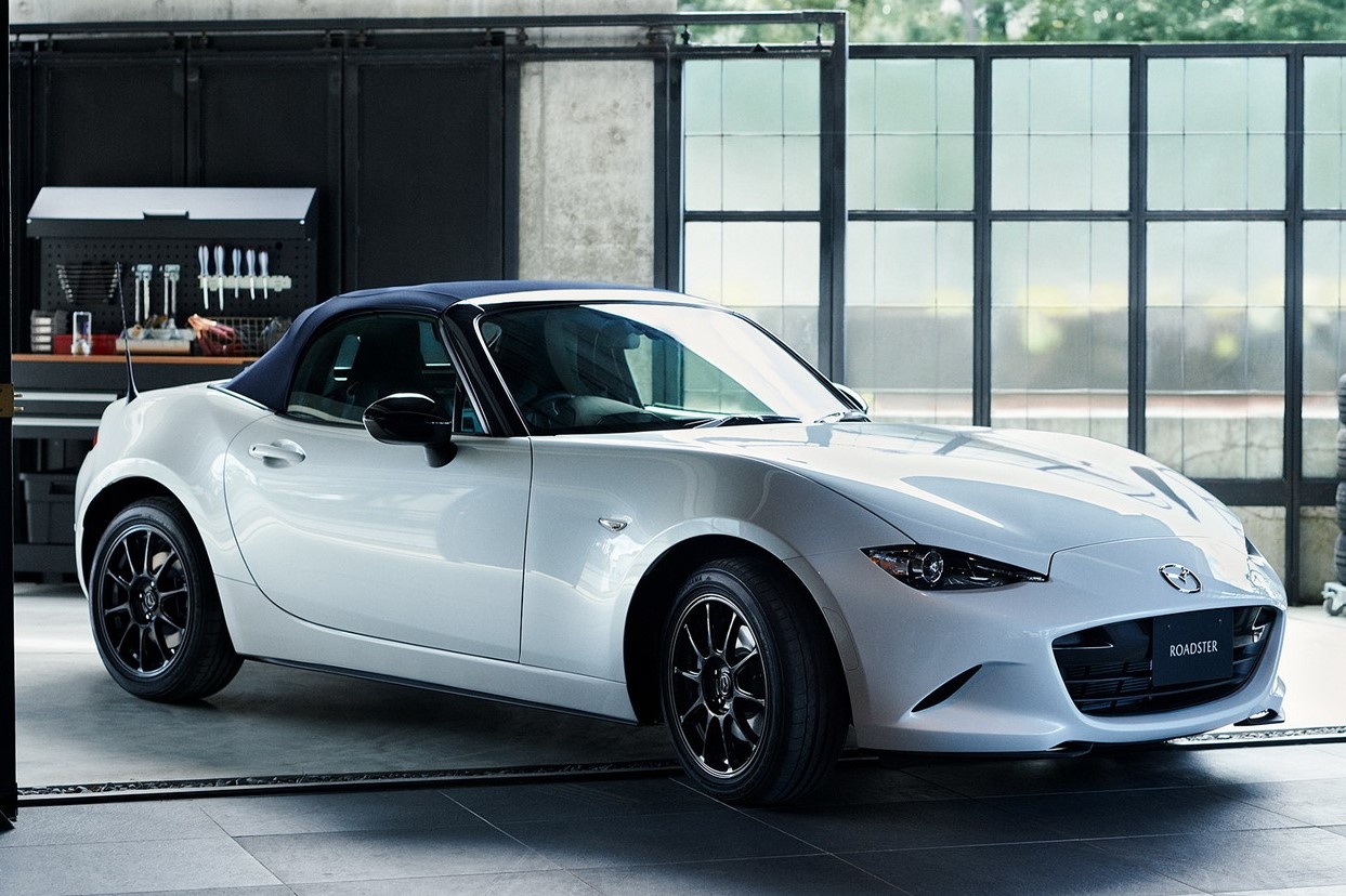 Mazda MX-5 Miata 2022 ra mat hinh anh